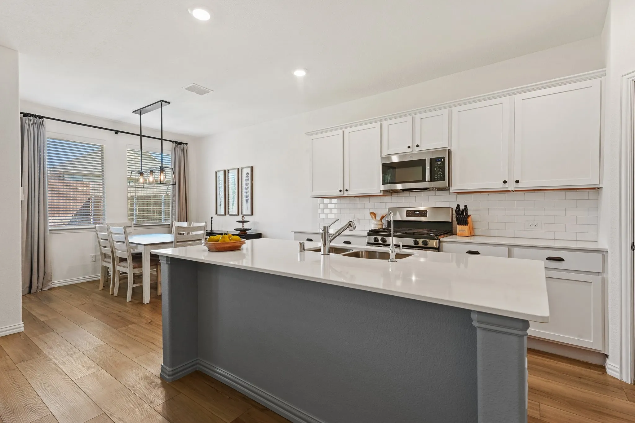 Single Family Residence For Sale in Tarrant County , 2552 Eden Creek Drive, Fort Worth, Texas 76179, 3 Bedroom, 2 Bathroom, 2 Garage spaces, 1,670 Sqft, built in 2022, mls#21389510, Real Estate Agent in Fort Worth, Homes For Sale in Tarrant county, Homes For Sale in Fort Worth, Realtor in Fort Worth Texas, Real Estate Brokerage Independent Realty Texas, Luminita Cordes Realtor