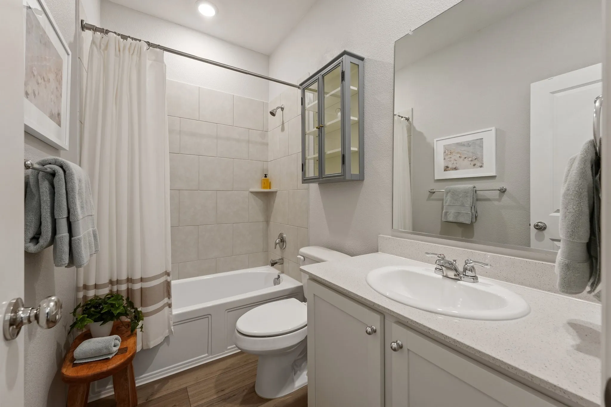 Single Family Residence For Sale in Tarrant County , 2552 Eden Creek Drive, Fort Worth, Texas 76179, 3 Bedroom, 2 Bathroom, 2 Garage spaces, 1,670 Sqft, built in 2022, mls#21389510, Real Estate Agent in Fort Worth, Homes For Sale in Tarrant county, Homes For Sale in Fort Worth, Realtor in Fort Worth Texas, Real Estate Brokerage Independent Realty Texas, Luminita Cordes Realtor