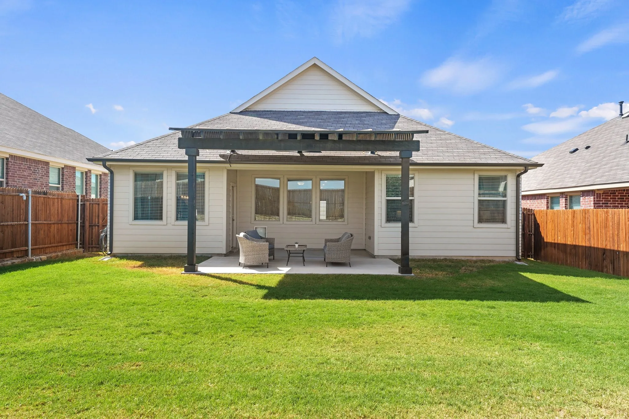 Single Family Residence For Sale in Tarrant County , 2552 Eden Creek Drive, Fort Worth, Texas 76179, 3 Bedroom, 2 Bathroom, 2 Garage spaces, 1,670 Sqft, built in 2022, mls#21389510, Real Estate Agent in Fort Worth, Homes For Sale in Tarrant county, Homes For Sale in Fort Worth, Realtor in Fort Worth Texas, Real Estate Brokerage Independent Realty Texas, Luminita Cordes Realtor