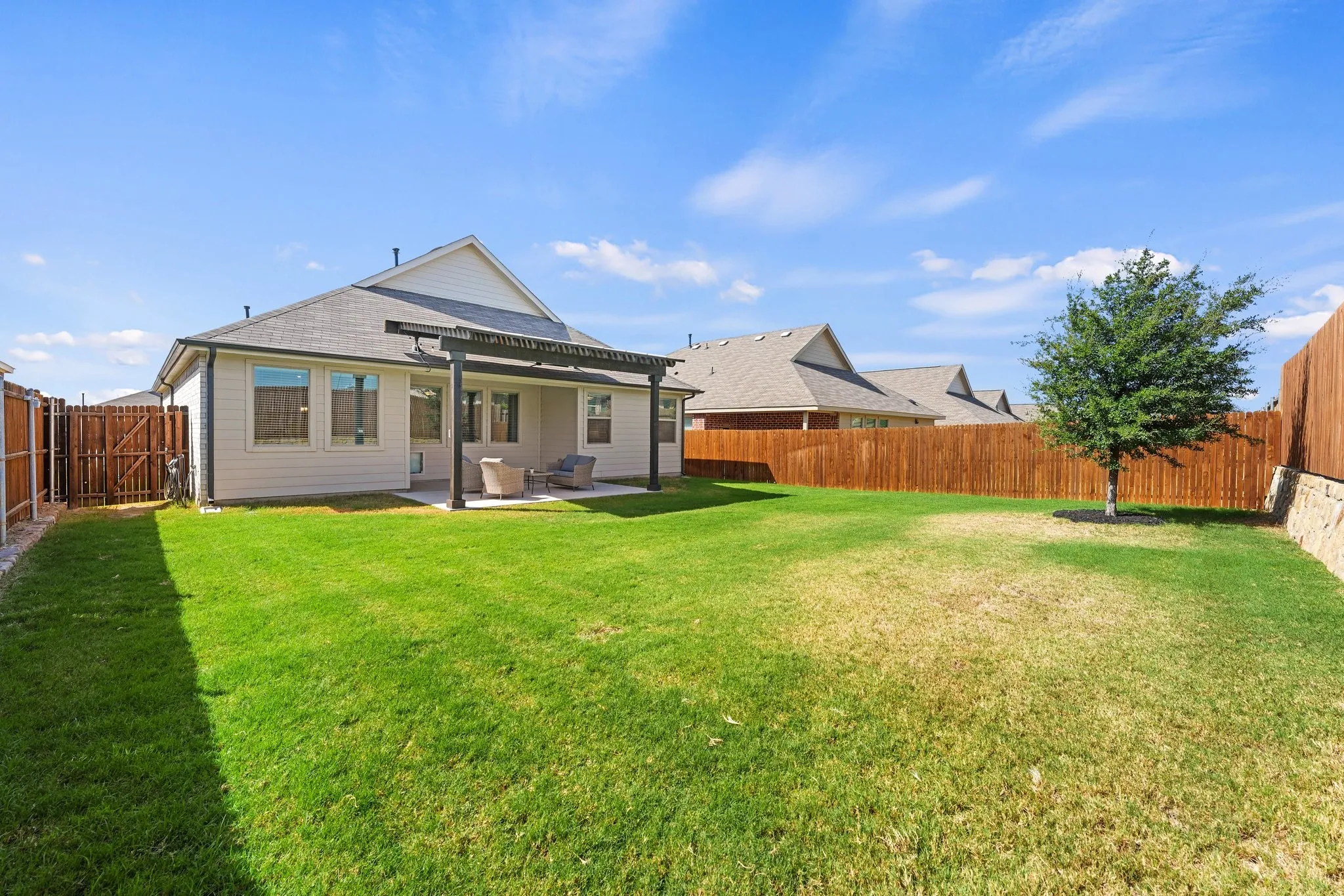 Single Family Residence For Sale in Tarrant County , 2552 Eden Creek Drive, Fort Worth, Texas 76179, 3 Bedroom, 2 Bathroom, 2 Garage spaces, 1,670 Sqft, built in 2022, mls#21389510, Real Estate Agent in Fort Worth, Homes For Sale in Tarrant county, Homes For Sale in Fort Worth, Realtor in Fort Worth Texas, Real Estate Brokerage Independent Realty Texas, Luminita Cordes Realtor