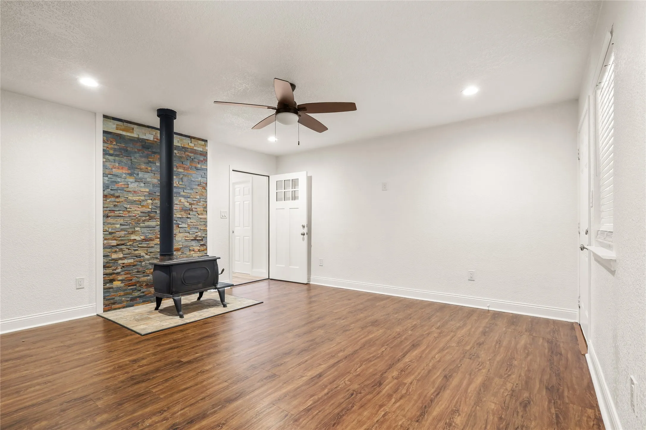 Farm For Sale in Brown County , 3575 Buck View Road, Brownwood, Texas 76801, 1 Bedroom, 2 Bathroom, Garage spaces, 928 Sqft, built in 2021, mls#21386474, Real Estate Agent in Brownwood, Homes For Sale in Brown county, Homes For Sale in Brownwood, Realtor in Brownwood Texas, Real Estate Brokerage Independent Realty Texas, Luminita Cordes Realtor