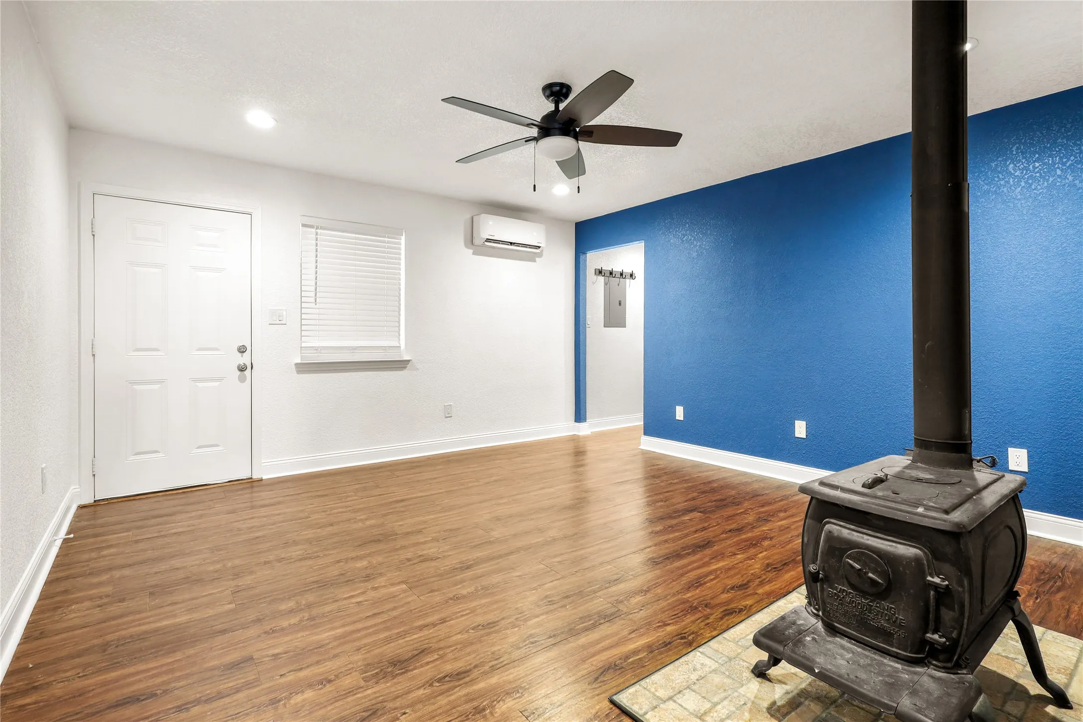 Farm For Sale in Brown County , 3575 Buck View Road, Brownwood, Texas 76801, 1 Bedroom, 2 Bathroom, Garage spaces, 928 Sqft, built in 2021, mls#21386474, Real Estate Agent in Brownwood, Homes For Sale in Brown county, Homes For Sale in Brownwood, Realtor in Brownwood Texas, Real Estate Brokerage Independent Realty Texas, Luminita Cordes Realtor