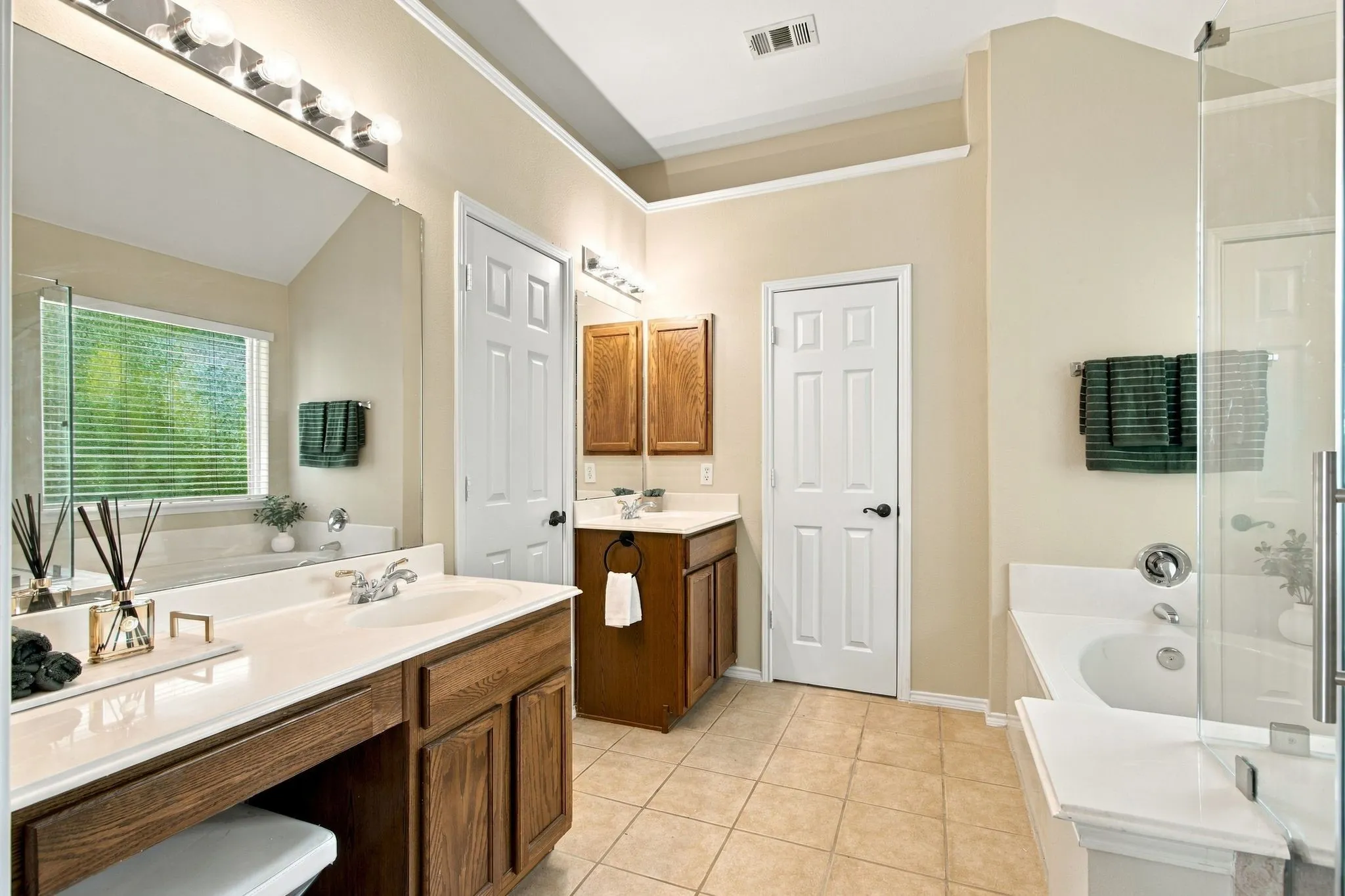 Single Family Residence For Sale in Collin County , 7536 Kathryn Drive, Frisco, Texas 75035, 5 Bedroom, 3 Bathroom, 2 Garage spaces, 3,238 Sqft, built in 2002, mls#21389890, Real Estate Agent in Frisco, Homes For Sale in Collin county, Homes For Sale in Frisco, Realtor in Frisco Texas, Real Estate Brokerage Independent Realty Texas, Luminita Cordes Realtor