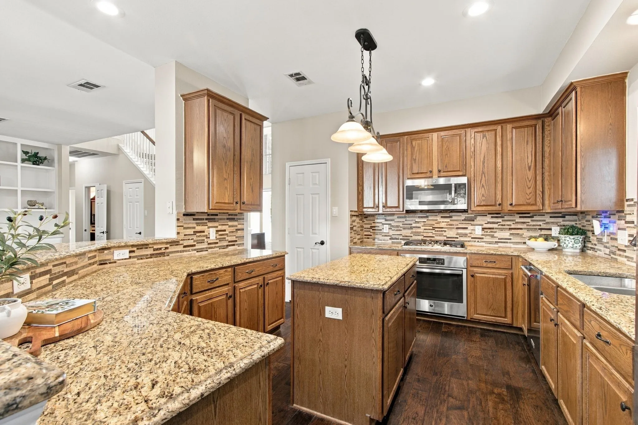 Single Family Residence For Sale in Collin County , 7536 Kathryn Drive, Frisco, Texas 75035, 5 Bedroom, 3 Bathroom, 2 Garage spaces, 3,238 Sqft, built in 2002, mls#21389890, Real Estate Agent in Frisco, Homes For Sale in Collin county, Homes For Sale in Frisco, Realtor in Frisco Texas, Real Estate Brokerage Independent Realty Texas, Luminita Cordes Realtor