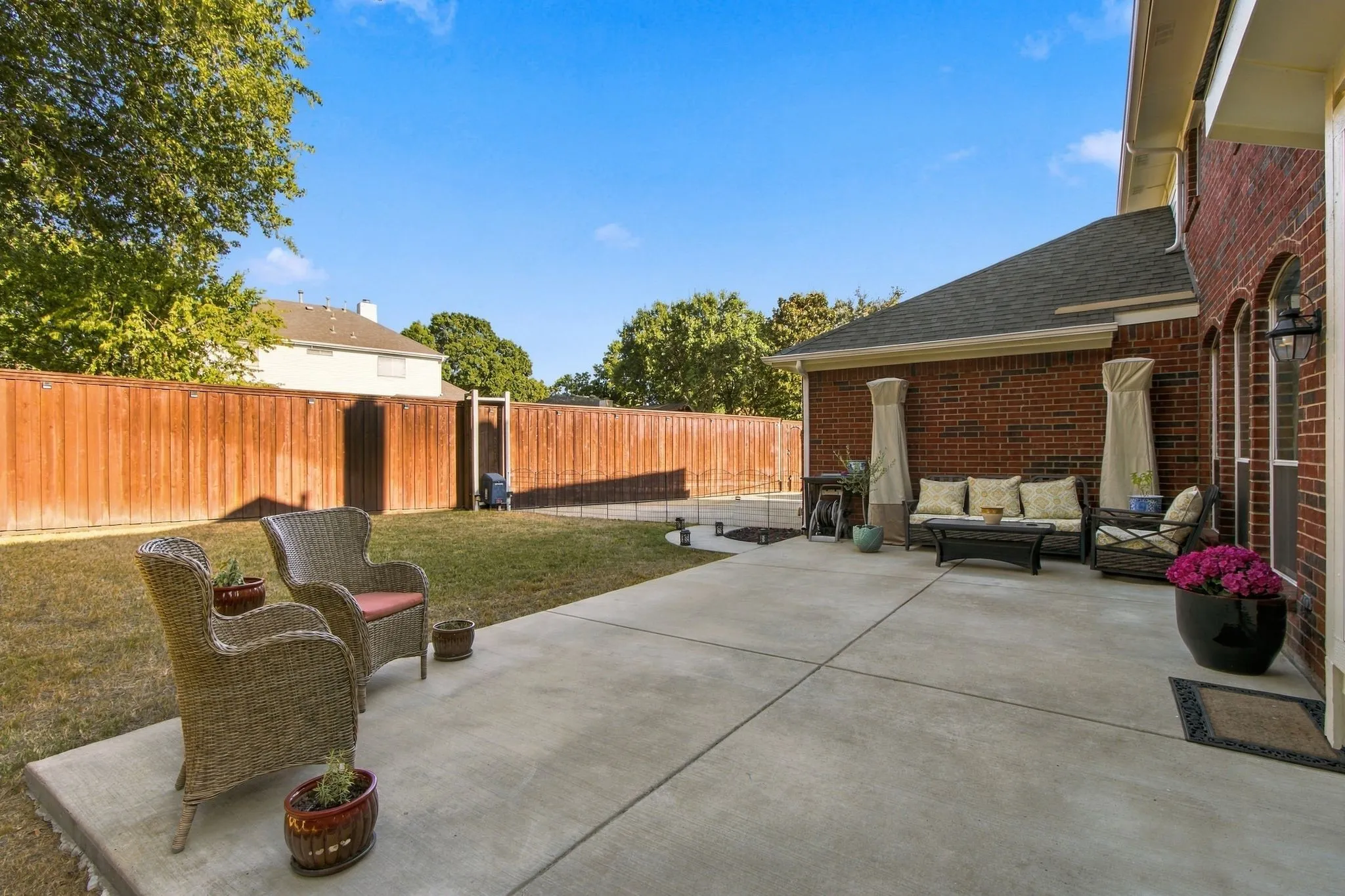 Single Family Residence For Sale in Collin County , 7536 Kathryn Drive, Frisco, Texas 75035, 5 Bedroom, 3 Bathroom, 2 Garage spaces, 3,238 Sqft, built in 2002, mls#21389890, Real Estate Agent in Frisco, Homes For Sale in Collin county, Homes For Sale in Frisco, Realtor in Frisco Texas, Real Estate Brokerage Independent Realty Texas, Luminita Cordes Realtor