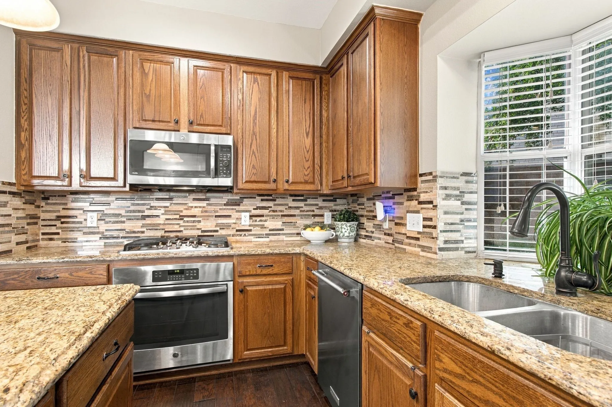 Single Family Residence For Sale in Collin County , 7536 Kathryn Drive, Frisco, Texas 75035, 5 Bedroom, 3 Bathroom, 2 Garage spaces, 3,238 Sqft, built in 2002, mls#21389890, Real Estate Agent in Frisco, Homes For Sale in Collin county, Homes For Sale in Frisco, Realtor in Frisco Texas, Real Estate Brokerage Independent Realty Texas, Luminita Cordes Realtor