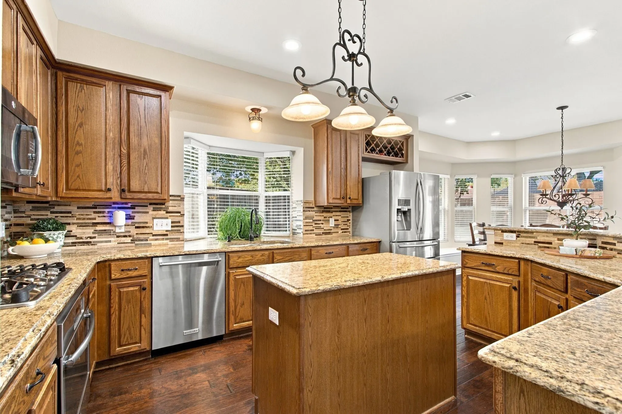 Single Family Residence For Sale in Collin County , 7536 Kathryn Drive, Frisco, Texas 75035, 5 Bedroom, 3 Bathroom, 2 Garage spaces, 3,238 Sqft, built in 2002, mls#21389890, Real Estate Agent in Frisco, Homes For Sale in Collin county, Homes For Sale in Frisco, Realtor in Frisco Texas, Real Estate Brokerage Independent Realty Texas, Luminita Cordes Realtor