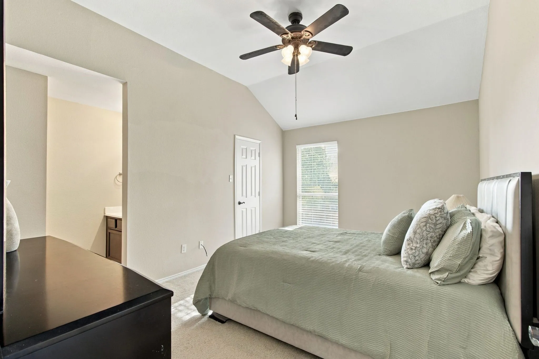 Single Family Residence For Sale in Collin County , 7536 Kathryn Drive, Frisco, Texas 75035, 5 Bedroom, 3 Bathroom, 2 Garage spaces, 3,238 Sqft, built in 2002, mls#21389890, Real Estate Agent in Frisco, Homes For Sale in Collin county, Homes For Sale in Frisco, Realtor in Frisco Texas, Real Estate Brokerage Independent Realty Texas, Luminita Cordes Realtor