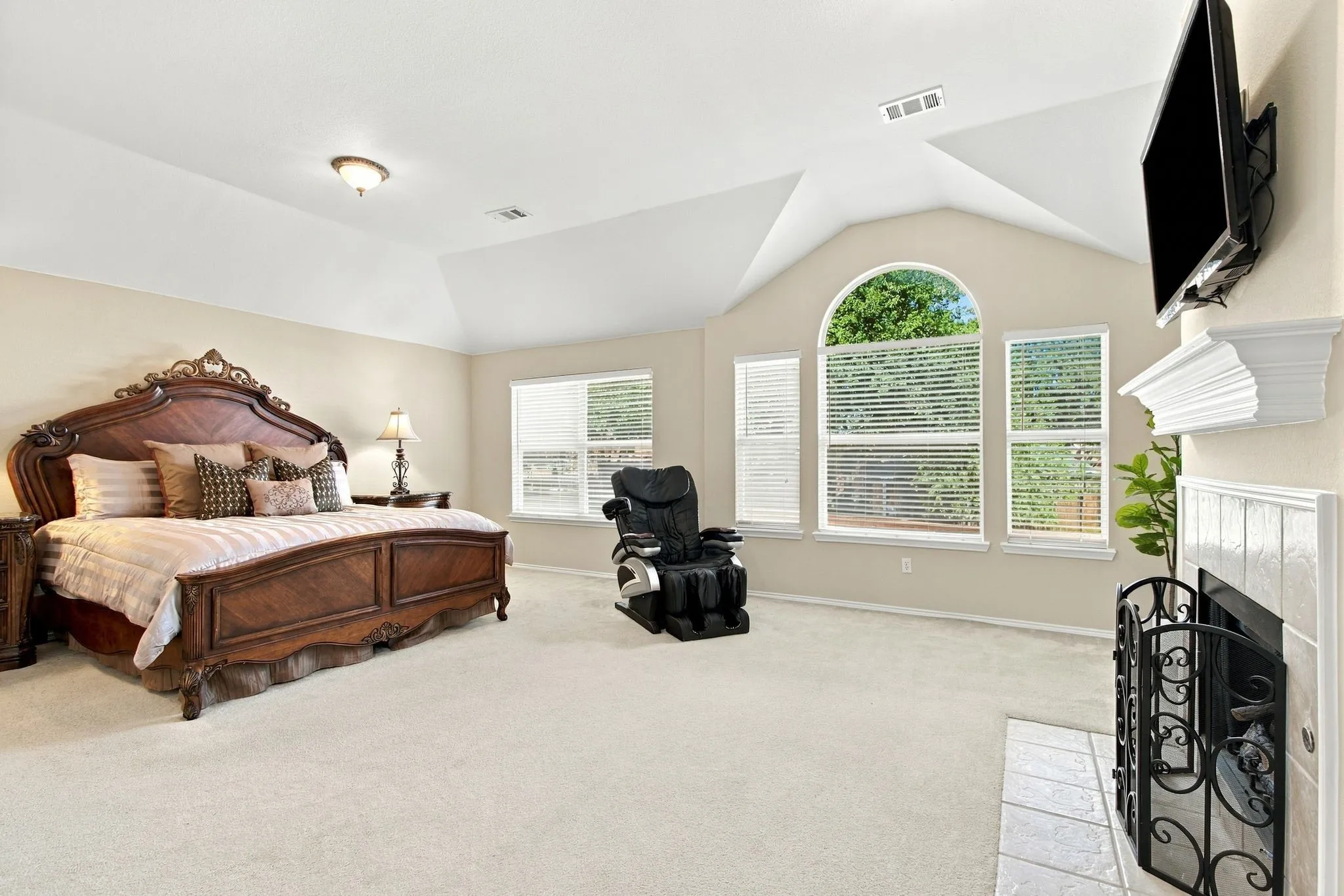 Single Family Residence For Sale in Collin County , 7536 Kathryn Drive, Frisco, Texas 75035, 5 Bedroom, 3 Bathroom, 2 Garage spaces, 3,238 Sqft, built in 2002, mls#21389890, Real Estate Agent in Frisco, Homes For Sale in Collin county, Homes For Sale in Frisco, Realtor in Frisco Texas, Real Estate Brokerage Independent Realty Texas, Luminita Cordes Realtor