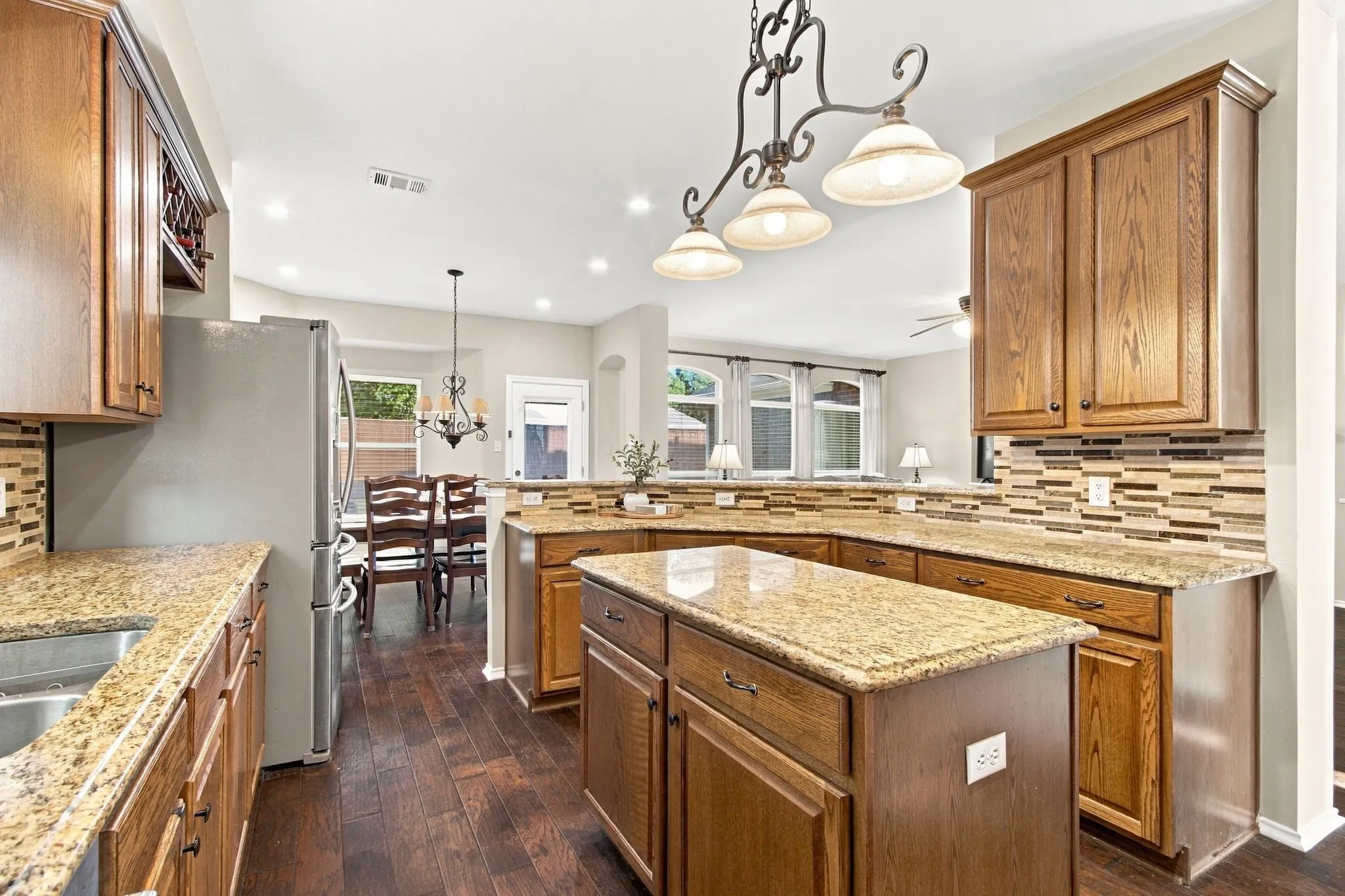 Single Family Residence For Sale in Collin County , 7536 Kathryn Drive, Frisco, Texas 75035, 5 Bedroom, 3 Bathroom, 2 Garage spaces, 3,238 Sqft, built in 2002, mls#21389890, Real Estate Agent in Frisco, Homes For Sale in Collin county, Homes For Sale in Frisco, Realtor in Frisco Texas, Real Estate Brokerage Independent Realty Texas, Luminita Cordes Realtor