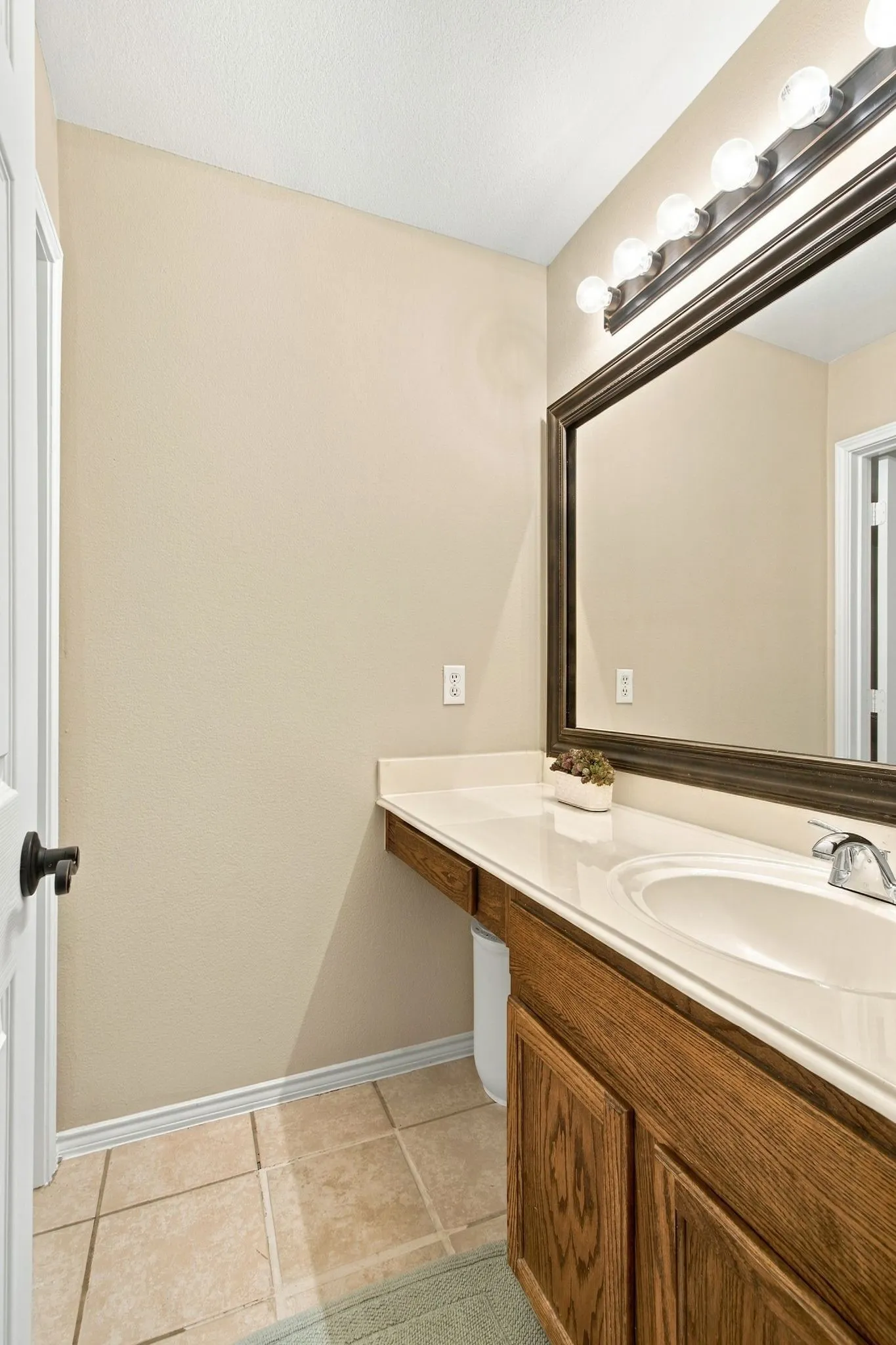 Single Family Residence For Sale in Collin County , 7536 Kathryn Drive, Frisco, Texas 75035, 5 Bedroom, 3 Bathroom, 2 Garage spaces, 3,238 Sqft, built in 2002, mls#21389890, Real Estate Agent in Frisco, Homes For Sale in Collin county, Homes For Sale in Frisco, Realtor in Frisco Texas, Real Estate Brokerage Independent Realty Texas, Luminita Cordes Realtor