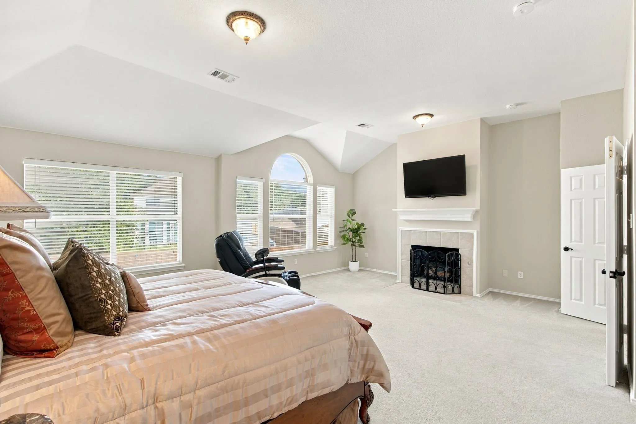Single Family Residence For Sale in Collin County , 7536 Kathryn Drive, Frisco, Texas 75035, 5 Bedroom, 3 Bathroom, 2 Garage spaces, 3,238 Sqft, built in 2002, mls#21389890, Real Estate Agent in Frisco, Homes For Sale in Collin county, Homes For Sale in Frisco, Realtor in Frisco Texas, Real Estate Brokerage Independent Realty Texas, Luminita Cordes Realtor
