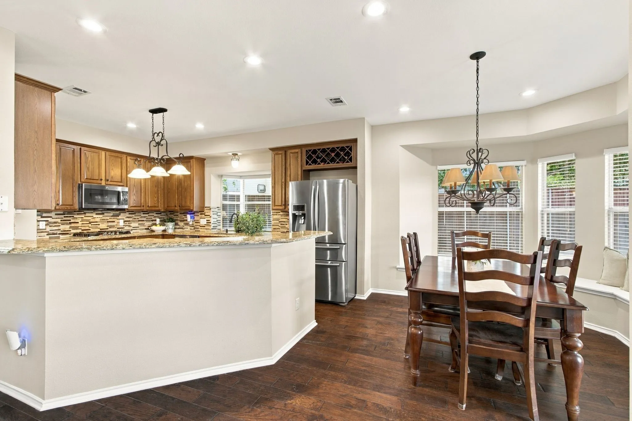 Single Family Residence For Sale in Collin County , 7536 Kathryn Drive, Frisco, Texas 75035, 5 Bedroom, 3 Bathroom, 2 Garage spaces, 3,238 Sqft, built in 2002, mls#21389890, Real Estate Agent in Frisco, Homes For Sale in Collin county, Homes For Sale in Frisco, Realtor in Frisco Texas, Real Estate Brokerage Independent Realty Texas, Luminita Cordes Realtor