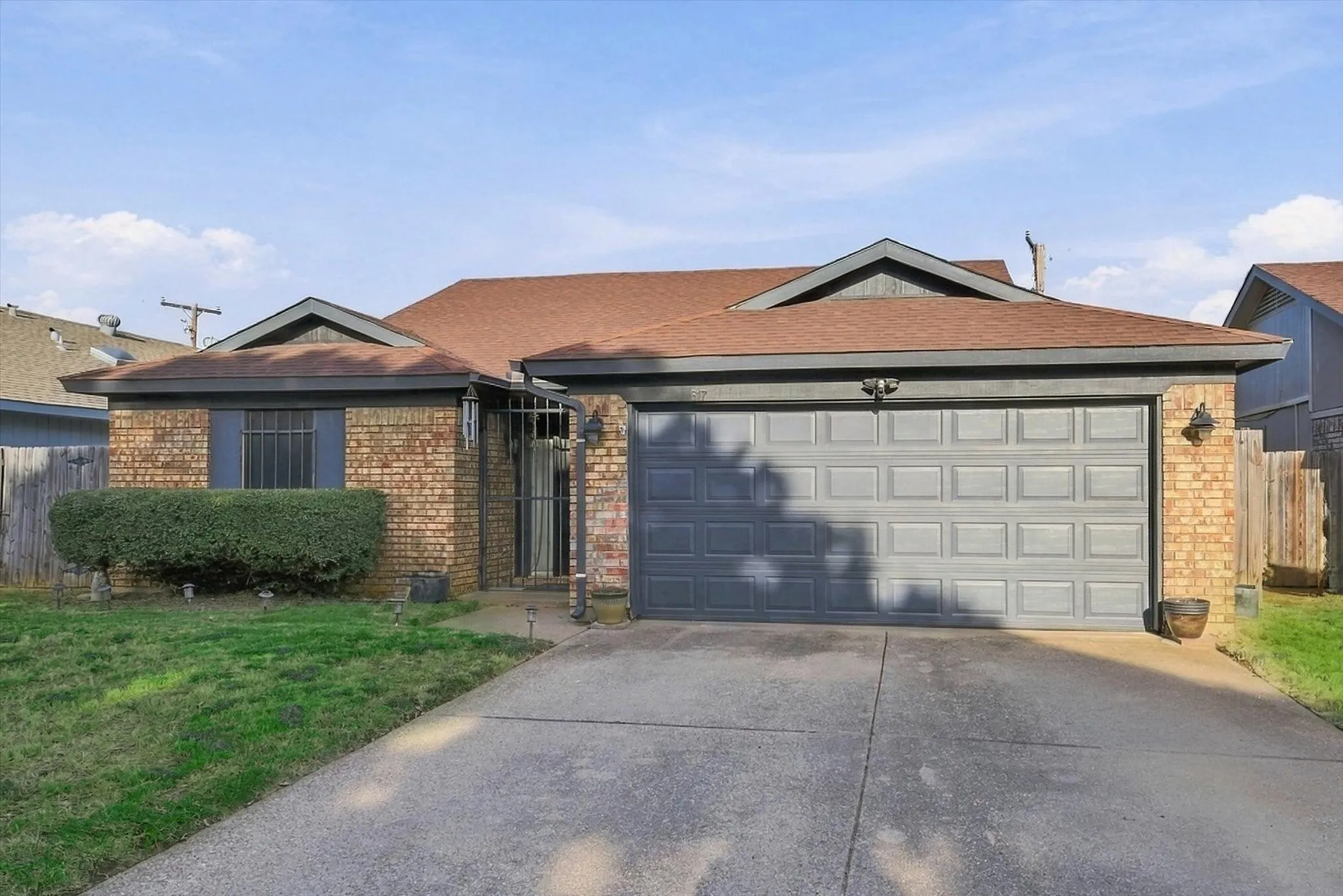 Single Family Residence For Sale in Tarrant County , 617 Cross Ridge Circle N, Fort Worth, Texas 76120, 3 Bedroom, 2 Bathroom, 2 Garage spaces, 1,220 Sqft, built in 1986, mls#21388785, Real Estate Agent in Fort Worth, Homes For Sale in Tarrant county, Homes For Sale in Fort Worth, Realtor in Fort Worth Texas, Real Estate Brokerage Independent Realty Texas, Luminita Cordes Realtor