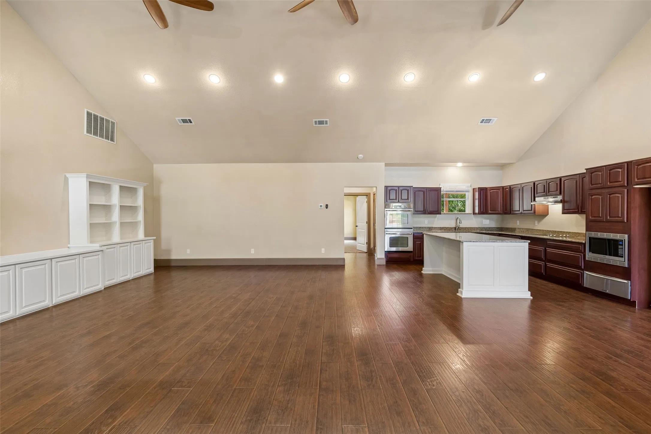 Single Family Residence For Sale in Dallas County , 1925 Wildwood Drive, Grand Prairie, Texas 75050, 3 Bedroom, 2 Bathroom, 2 Garage spaces, 2,484 Sqft, built in 2015, mls#21385962, Real Estate Agent in Grand Prairie, Homes For Sale in Dallas county, Homes For Sale in Grand Prairie, Realtor in Grand Prairie Texas, Real Estate Brokerage Independent Realty Texas, Luminita Cordes Realtor