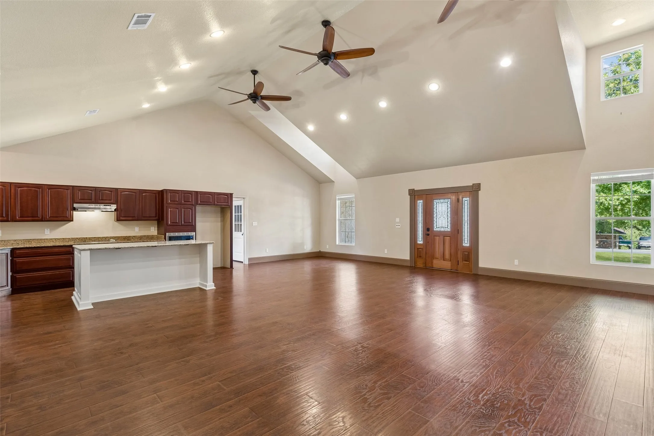 Single Family Residence For Sale in Dallas County , 1925 Wildwood Drive, Grand Prairie, Texas 75050, 3 Bedroom, 2 Bathroom, 2 Garage spaces, 2,484 Sqft, built in 2015, mls#21385962, Real Estate Agent in Grand Prairie, Homes For Sale in Dallas county, Homes For Sale in Grand Prairie, Realtor in Grand Prairie Texas, Real Estate Brokerage Independent Realty Texas, Luminita Cordes Realtor