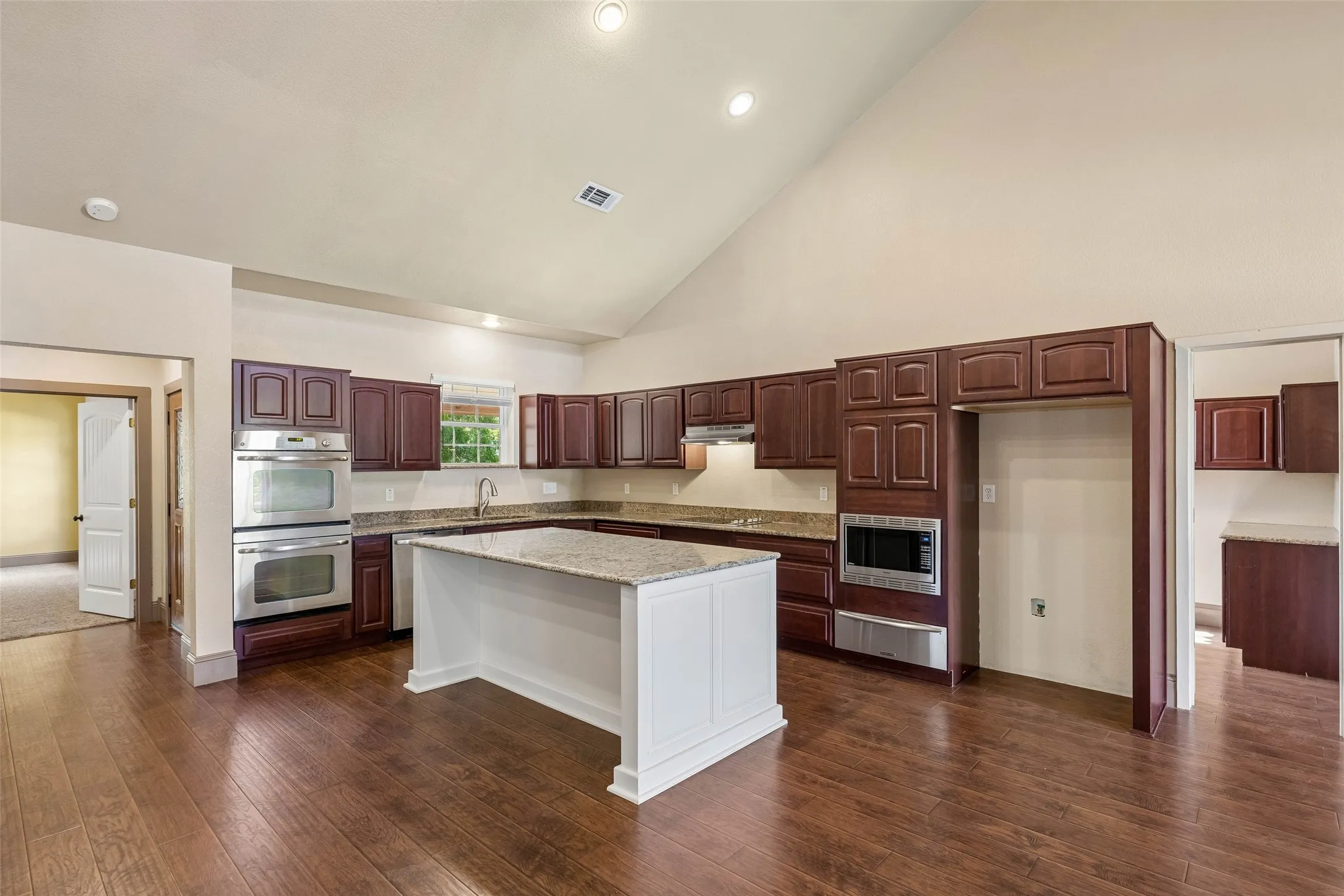 Single Family Residence For Sale in Dallas County , 1925 Wildwood Drive, Grand Prairie, Texas 75050, 3 Bedroom, 2 Bathroom, 2 Garage spaces, 2,484 Sqft, built in 2015, mls#21385962, Real Estate Agent in Grand Prairie, Homes For Sale in Dallas county, Homes For Sale in Grand Prairie, Realtor in Grand Prairie Texas, Real Estate Brokerage Independent Realty Texas, Luminita Cordes Realtor