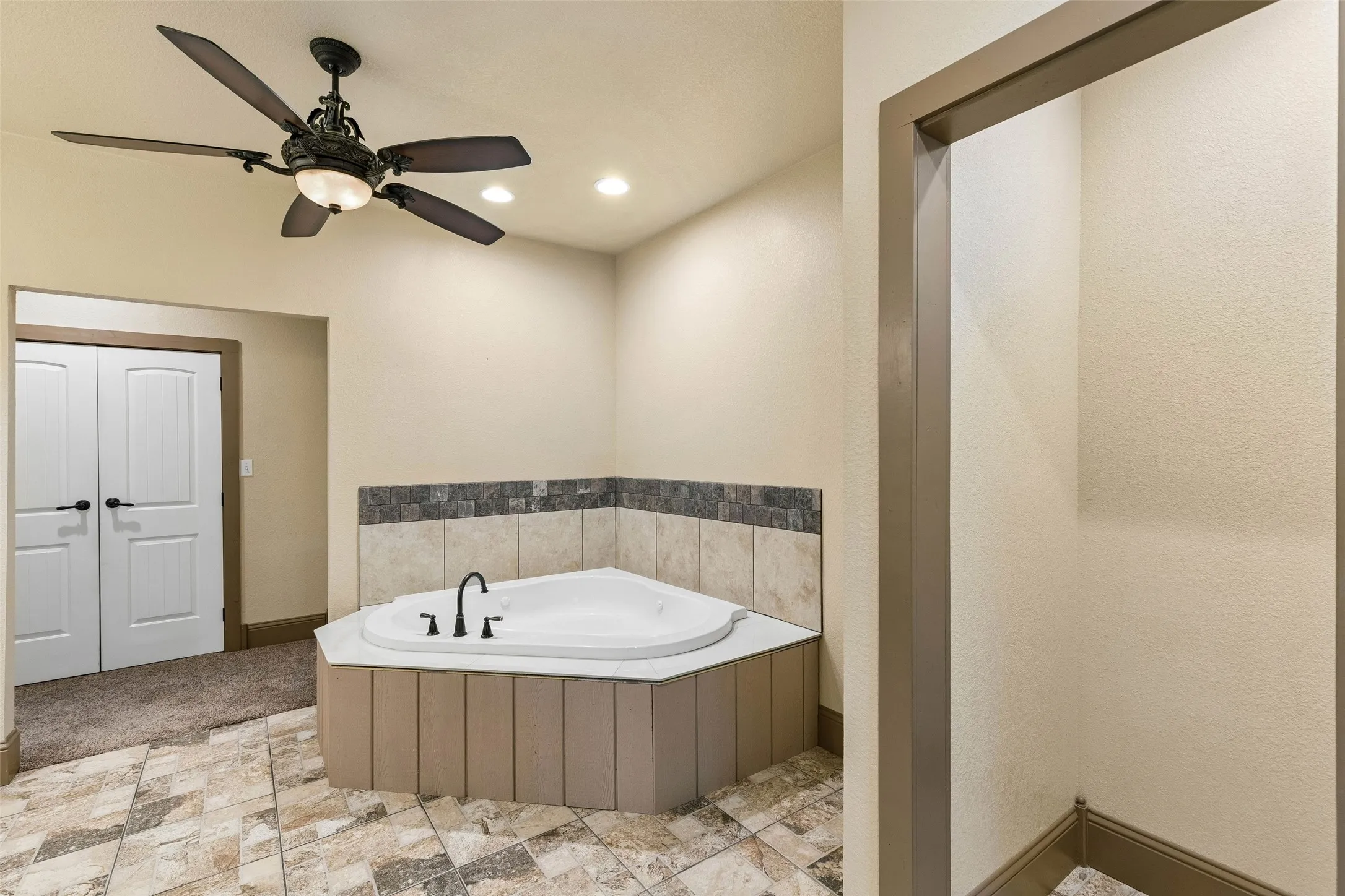 Single Family Residence For Sale in Dallas County , 1925 Wildwood Drive, Grand Prairie, Texas 75050, 3 Bedroom, 2 Bathroom, 2 Garage spaces, 2,484 Sqft, built in 2015, mls#21385962, Real Estate Agent in Grand Prairie, Homes For Sale in Dallas county, Homes For Sale in Grand Prairie, Realtor in Grand Prairie Texas, Real Estate Brokerage Independent Realty Texas, Luminita Cordes Realtor