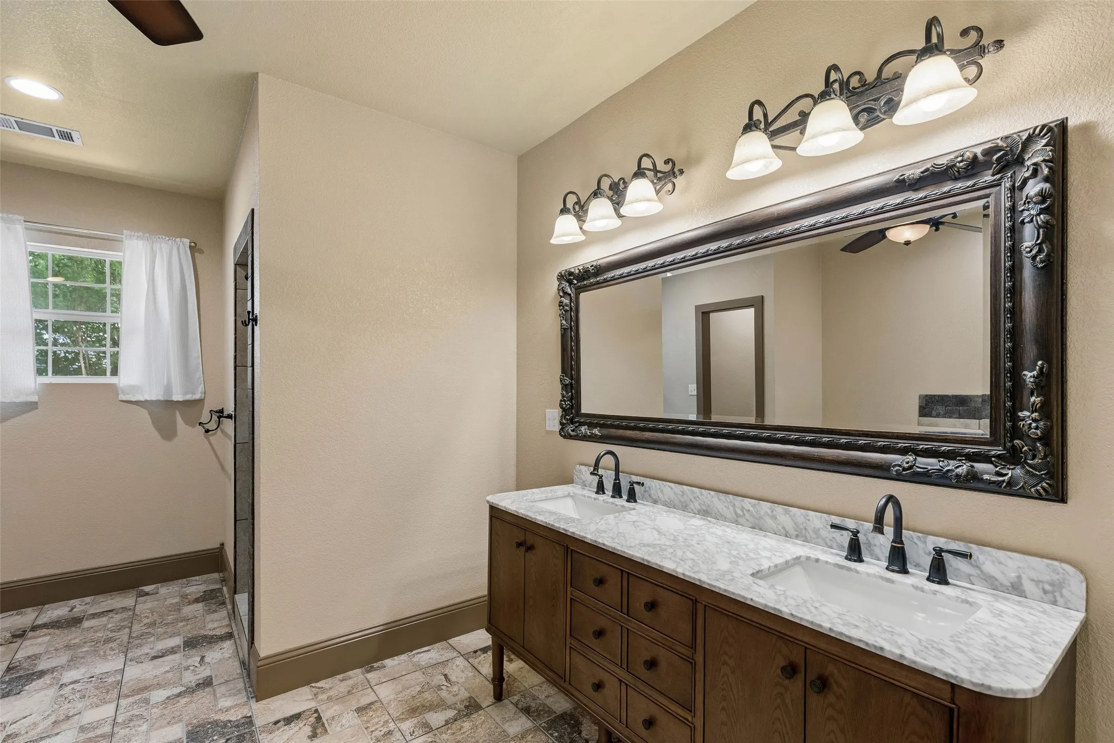Single Family Residence For Sale in Dallas County , 1925 Wildwood Drive, Grand Prairie, Texas 75050, 3 Bedroom, 2 Bathroom, 2 Garage spaces, 2,484 Sqft, built in 2015, mls#21385962, Real Estate Agent in Grand Prairie, Homes For Sale in Dallas county, Homes For Sale in Grand Prairie, Realtor in Grand Prairie Texas, Real Estate Brokerage Independent Realty Texas, Luminita Cordes Realtor