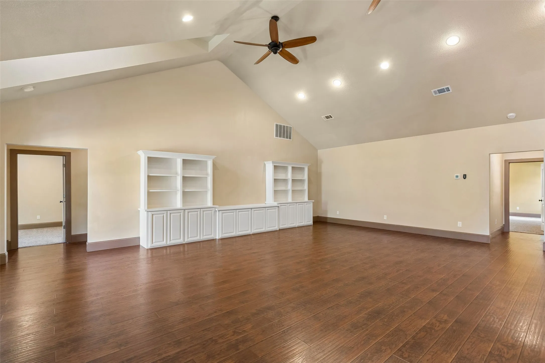 Single Family Residence For Sale in Dallas County , 1925 Wildwood Drive, Grand Prairie, Texas 75050, 3 Bedroom, 2 Bathroom, 2 Garage spaces, 2,484 Sqft, built in 2015, mls#21385962, Real Estate Agent in Grand Prairie, Homes For Sale in Dallas county, Homes For Sale in Grand Prairie, Realtor in Grand Prairie Texas, Real Estate Brokerage Independent Realty Texas, Luminita Cordes Realtor
