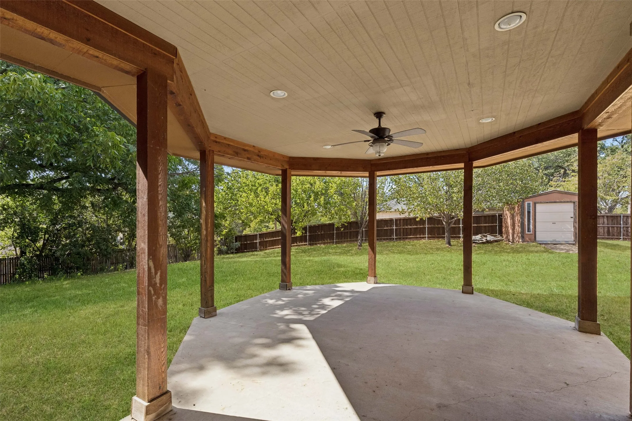 Single Family Residence For Sale in Dallas County , 1925 Wildwood Drive, Grand Prairie, Texas 75050, 3 Bedroom, 2 Bathroom, 2 Garage spaces, 2,484 Sqft, built in 2015, mls#21385962, Real Estate Agent in Grand Prairie, Homes For Sale in Dallas county, Homes For Sale in Grand Prairie, Realtor in Grand Prairie Texas, Real Estate Brokerage Independent Realty Texas, Luminita Cordes Realtor