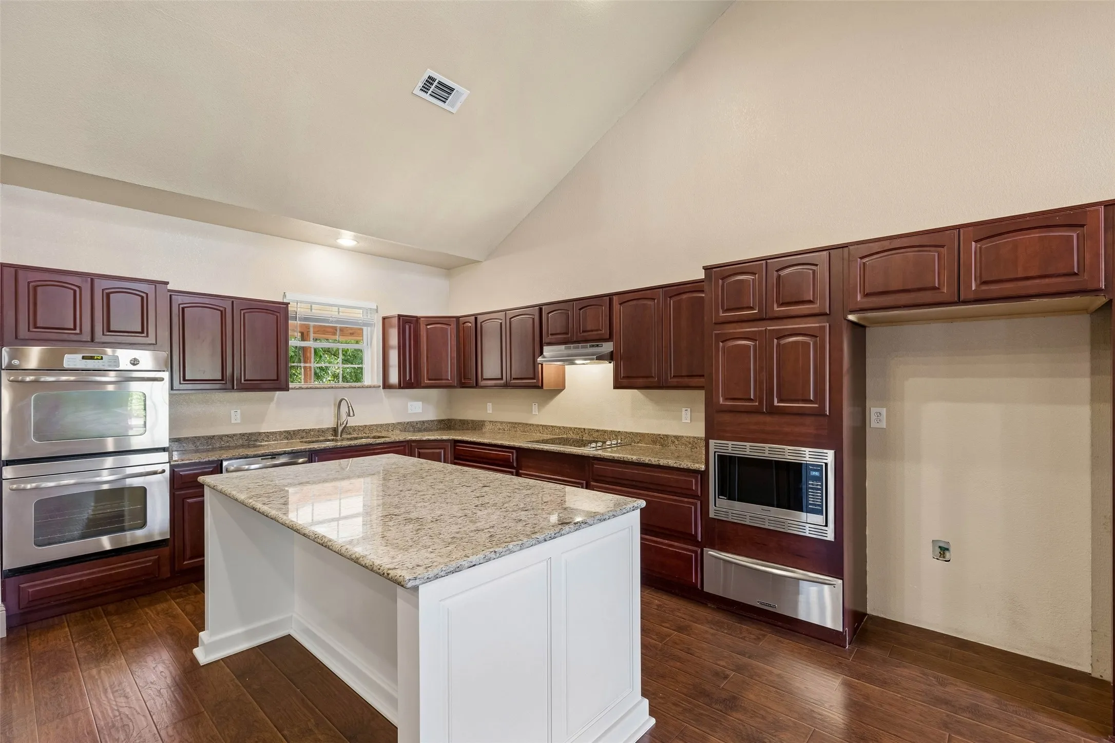 Single Family Residence For Sale in Dallas County , 1925 Wildwood Drive, Grand Prairie, Texas 75050, 3 Bedroom, 2 Bathroom, 2 Garage spaces, 2,484 Sqft, built in 2015, mls#21385962, Real Estate Agent in Grand Prairie, Homes For Sale in Dallas county, Homes For Sale in Grand Prairie, Realtor in Grand Prairie Texas, Real Estate Brokerage Independent Realty Texas, Luminita Cordes Realtor
