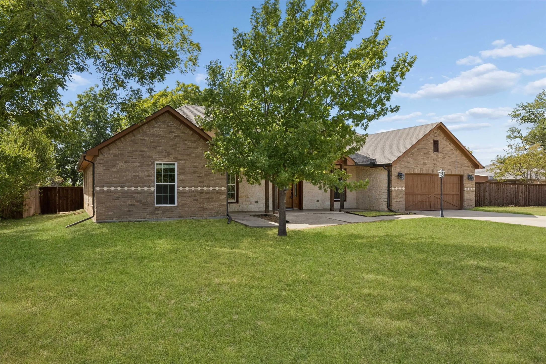 Single Family Residence For Sale in Dallas County , 1925 Wildwood Drive, Grand Prairie, Texas 75050, 3 Bedroom, 2 Bathroom, 2 Garage spaces, 2,484 Sqft, built in 2015, mls#21385962, Real Estate Agent in Grand Prairie, Homes For Sale in Dallas county, Homes For Sale in Grand Prairie, Realtor in Grand Prairie Texas, Real Estate Brokerage Independent Realty Texas, Luminita Cordes Realtor
