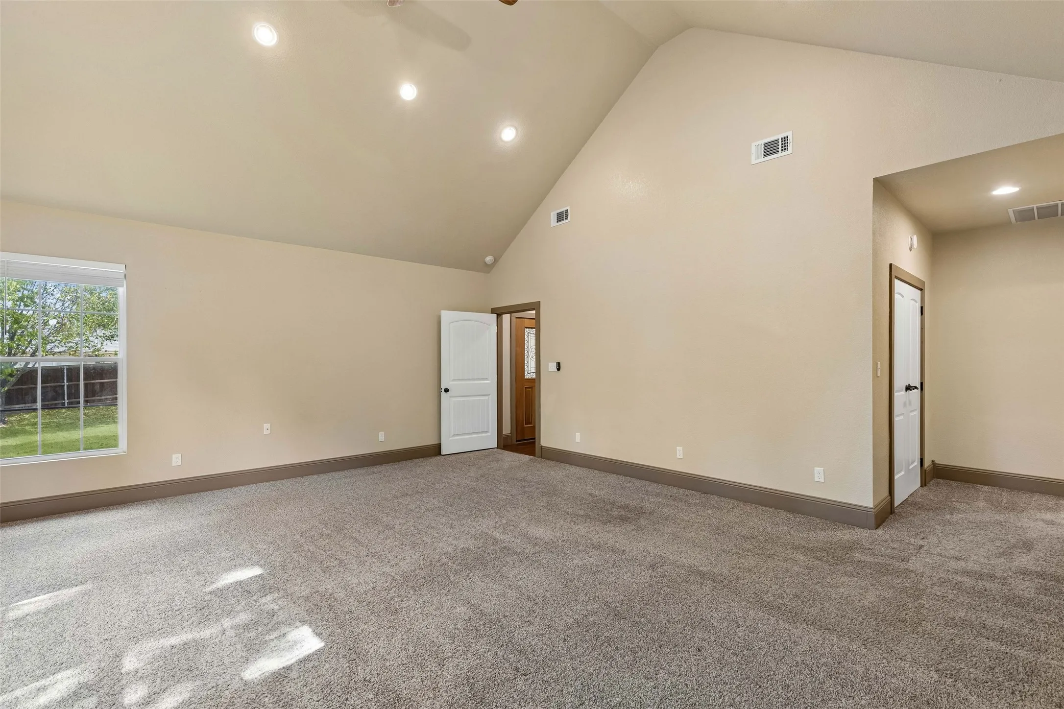 Single Family Residence For Sale in Dallas County , 1925 Wildwood Drive, Grand Prairie, Texas 75050, 3 Bedroom, 2 Bathroom, 2 Garage spaces, 2,484 Sqft, built in 2015, mls#21385962, Real Estate Agent in Grand Prairie, Homes For Sale in Dallas county, Homes For Sale in Grand Prairie, Realtor in Grand Prairie Texas, Real Estate Brokerage Independent Realty Texas, Luminita Cordes Realtor