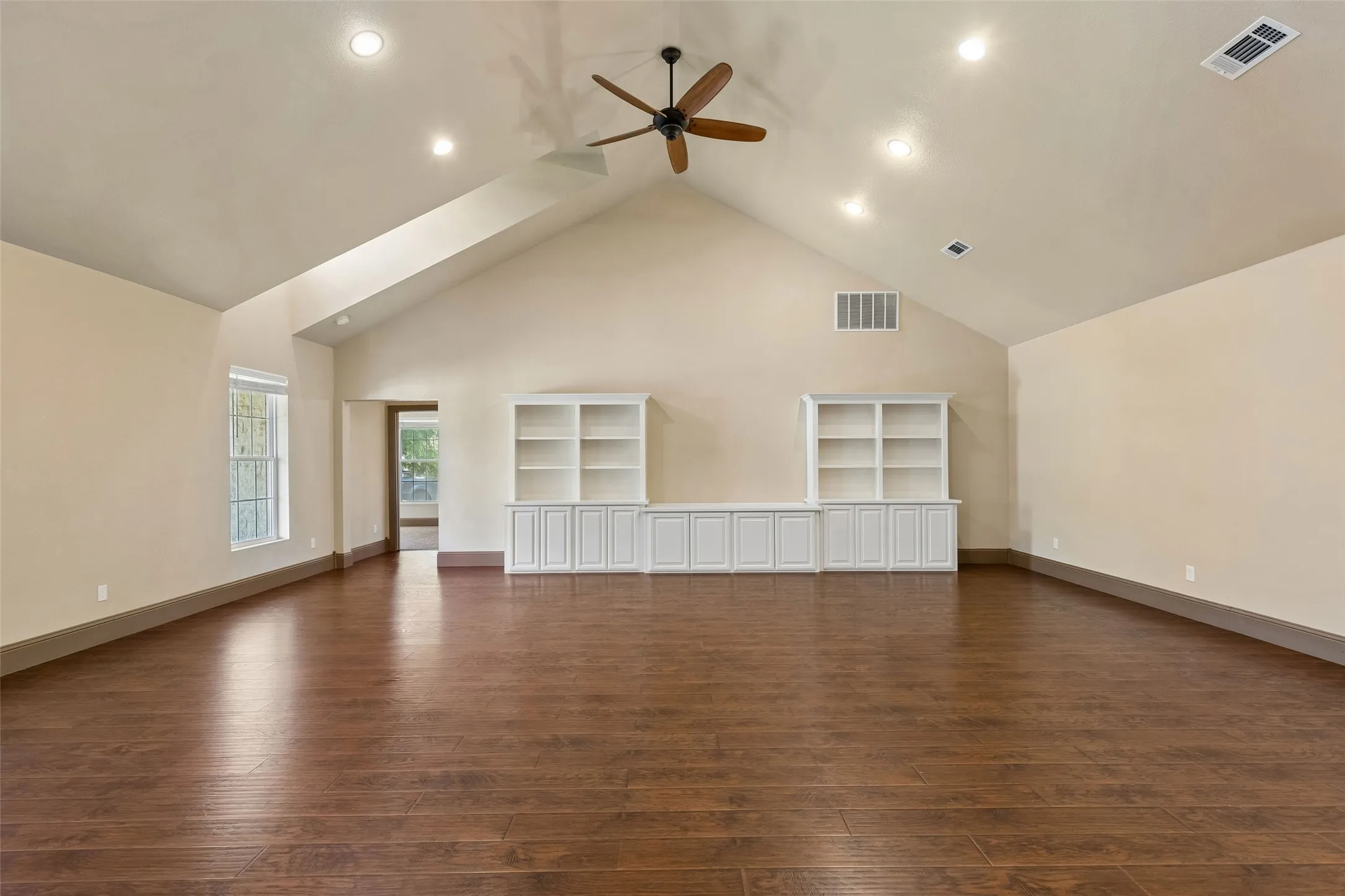 Single Family Residence For Sale in Dallas County , 1925 Wildwood Drive, Grand Prairie, Texas 75050, 3 Bedroom, 2 Bathroom, 2 Garage spaces, 2,484 Sqft, built in 2015, mls#21385962, Real Estate Agent in Grand Prairie, Homes For Sale in Dallas county, Homes For Sale in Grand Prairie, Realtor in Grand Prairie Texas, Real Estate Brokerage Independent Realty Texas, Luminita Cordes Realtor