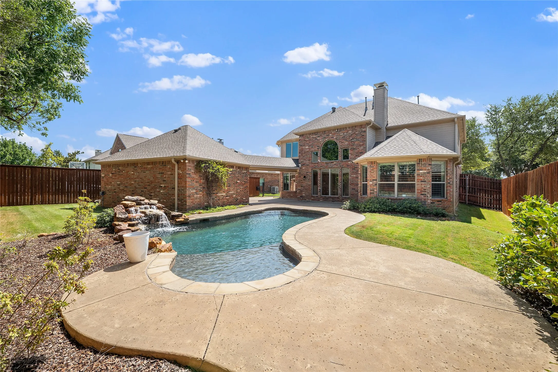 Single Family Residence For Sale in Tarrant County , 1209 Mesa Trail, Keller, Texas 76248, 5 Bedroom, 4 Bathroom, 2 Garage spaces, 3,622 Sqft, built in 2002, mls#21388499, Real Estate Agent in Keller, Homes For Sale in Tarrant county, Homes For Sale in Keller, Realtor in Keller Texas, Real Estate Brokerage Independent Realty Texas, Luminita Cordes Realtor