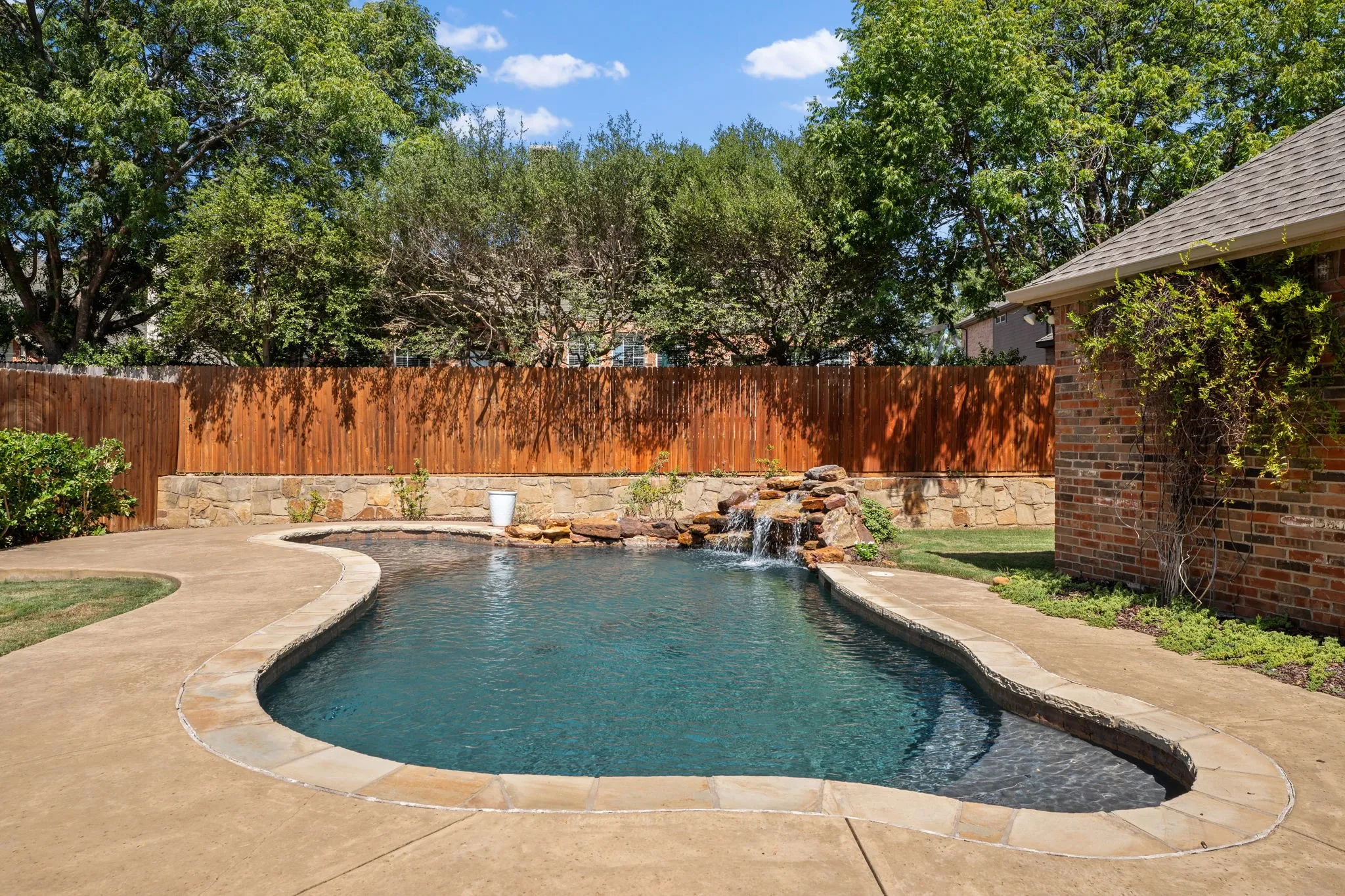 Single Family Residence For Sale in Tarrant County , 1209 Mesa Trail, Keller, Texas 76248, 5 Bedroom, 4 Bathroom, 2 Garage spaces, 3,622 Sqft, built in 2002, mls#21388499, Real Estate Agent in Keller, Homes For Sale in Tarrant county, Homes For Sale in Keller, Realtor in Keller Texas, Real Estate Brokerage Independent Realty Texas, Luminita Cordes Realtor