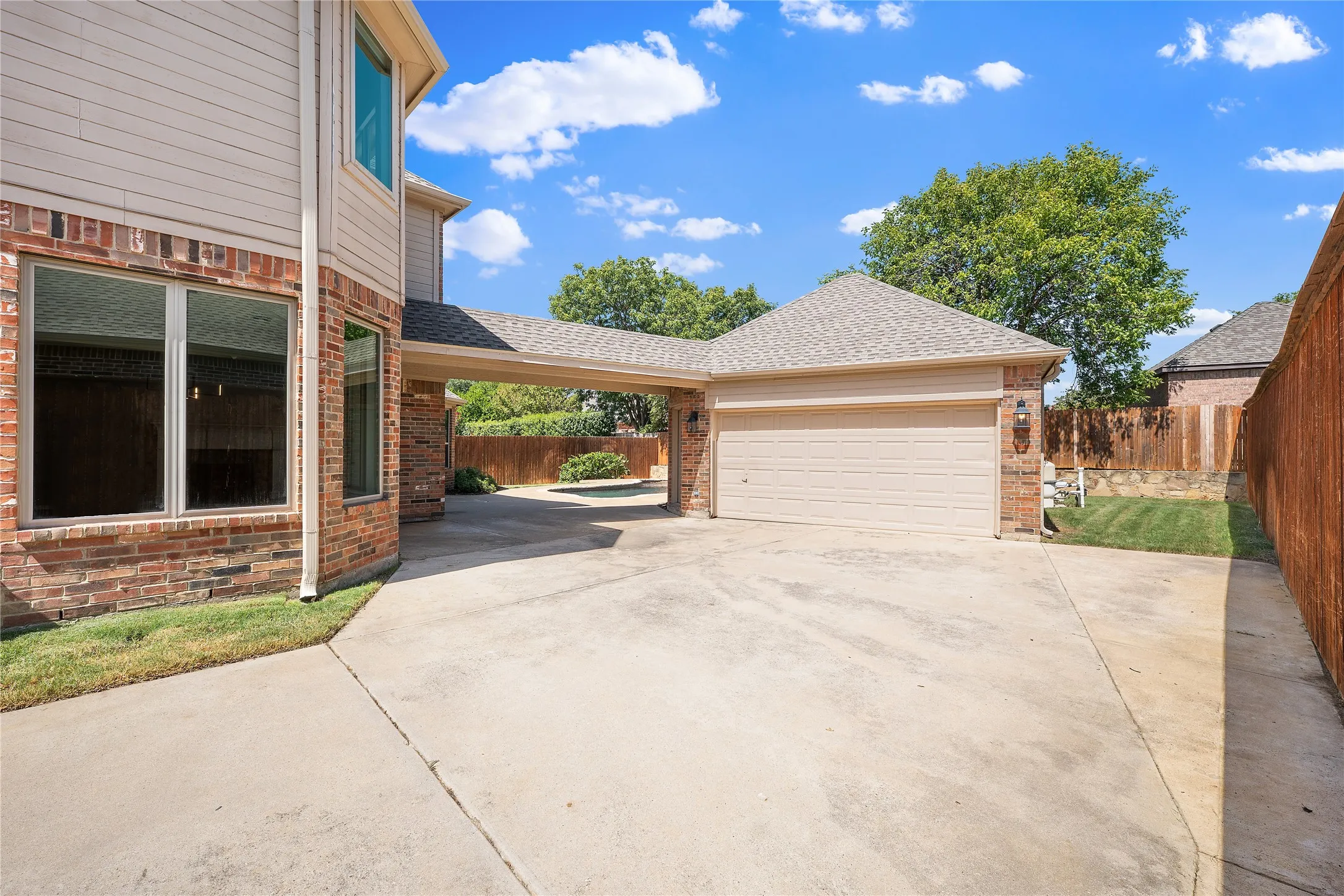 Single Family Residence For Sale in Tarrant County , 1209 Mesa Trail, Keller, Texas 76248, 5 Bedroom, 4 Bathroom, 2 Garage spaces, 3,622 Sqft, built in 2002, mls#21388499, Real Estate Agent in Keller, Homes For Sale in Tarrant county, Homes For Sale in Keller, Realtor in Keller Texas, Real Estate Brokerage Independent Realty Texas, Luminita Cordes Realtor