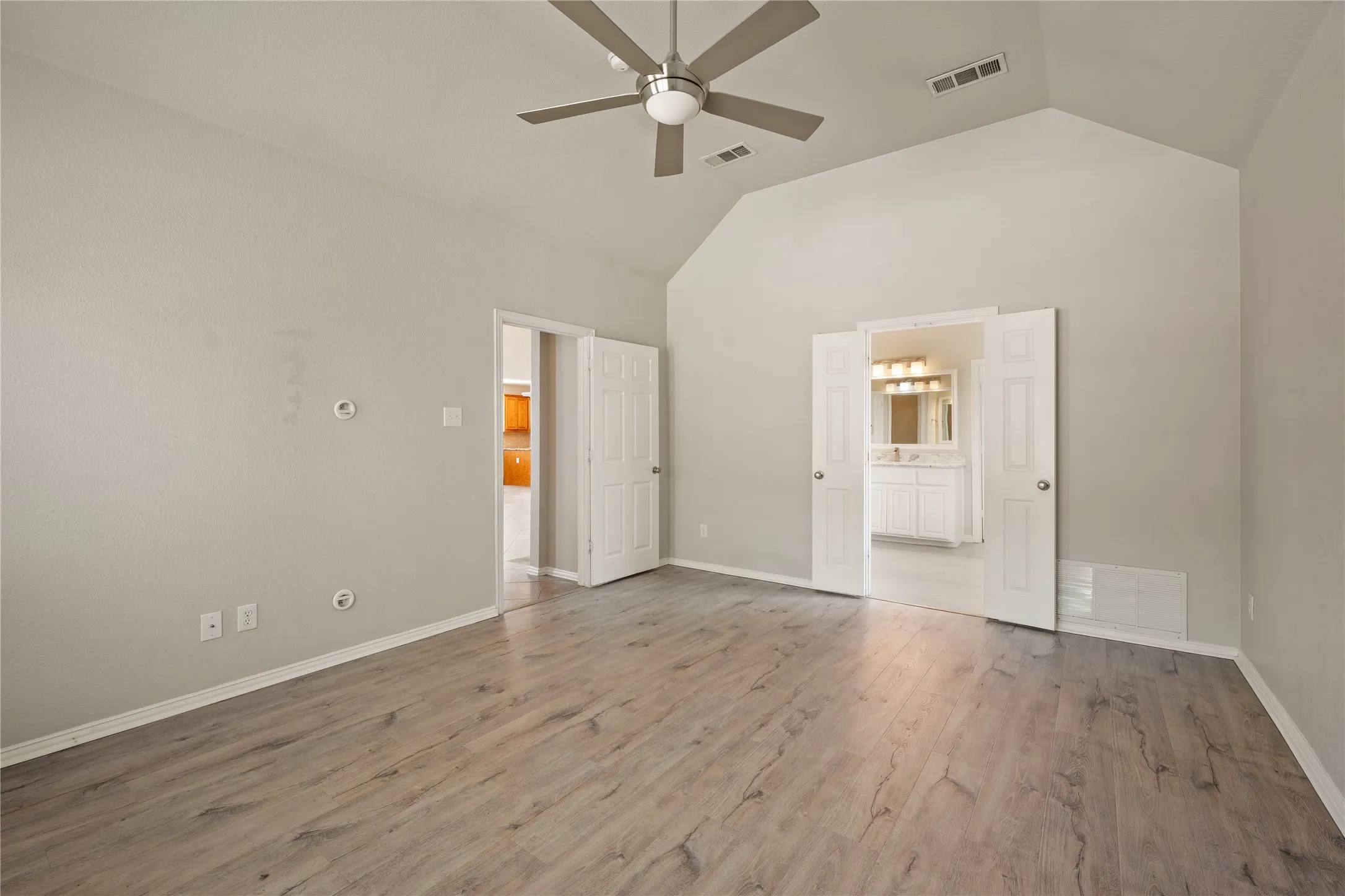 Single Family Residence For Sale in Tarrant County , 1209 Mesa Trail, Keller, Texas 76248, 5 Bedroom, 4 Bathroom, 2 Garage spaces, 3,622 Sqft, built in 2002, mls#21388499, Real Estate Agent in Keller, Homes For Sale in Tarrant county, Homes For Sale in Keller, Realtor in Keller Texas, Real Estate Brokerage Independent Realty Texas, Luminita Cordes Realtor