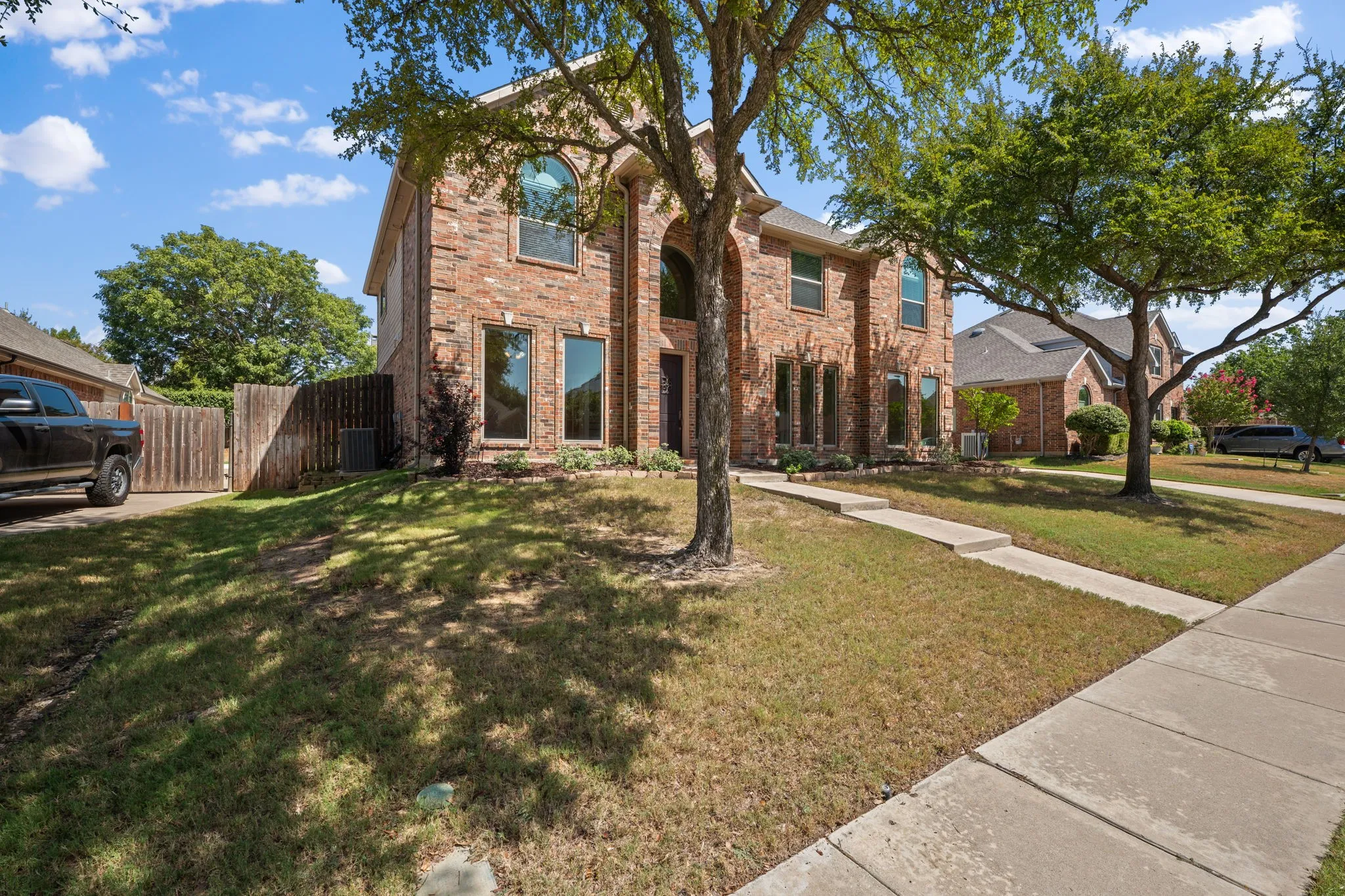 Single Family Residence For Sale in Tarrant County , 1209 Mesa Trail, Keller, Texas 76248, 5 Bedroom, 4 Bathroom, 2 Garage spaces, 3,622 Sqft, built in 2002, mls#21388499, Real Estate Agent in Keller, Homes For Sale in Tarrant county, Homes For Sale in Keller, Realtor in Keller Texas, Real Estate Brokerage Independent Realty Texas, Luminita Cordes Realtor