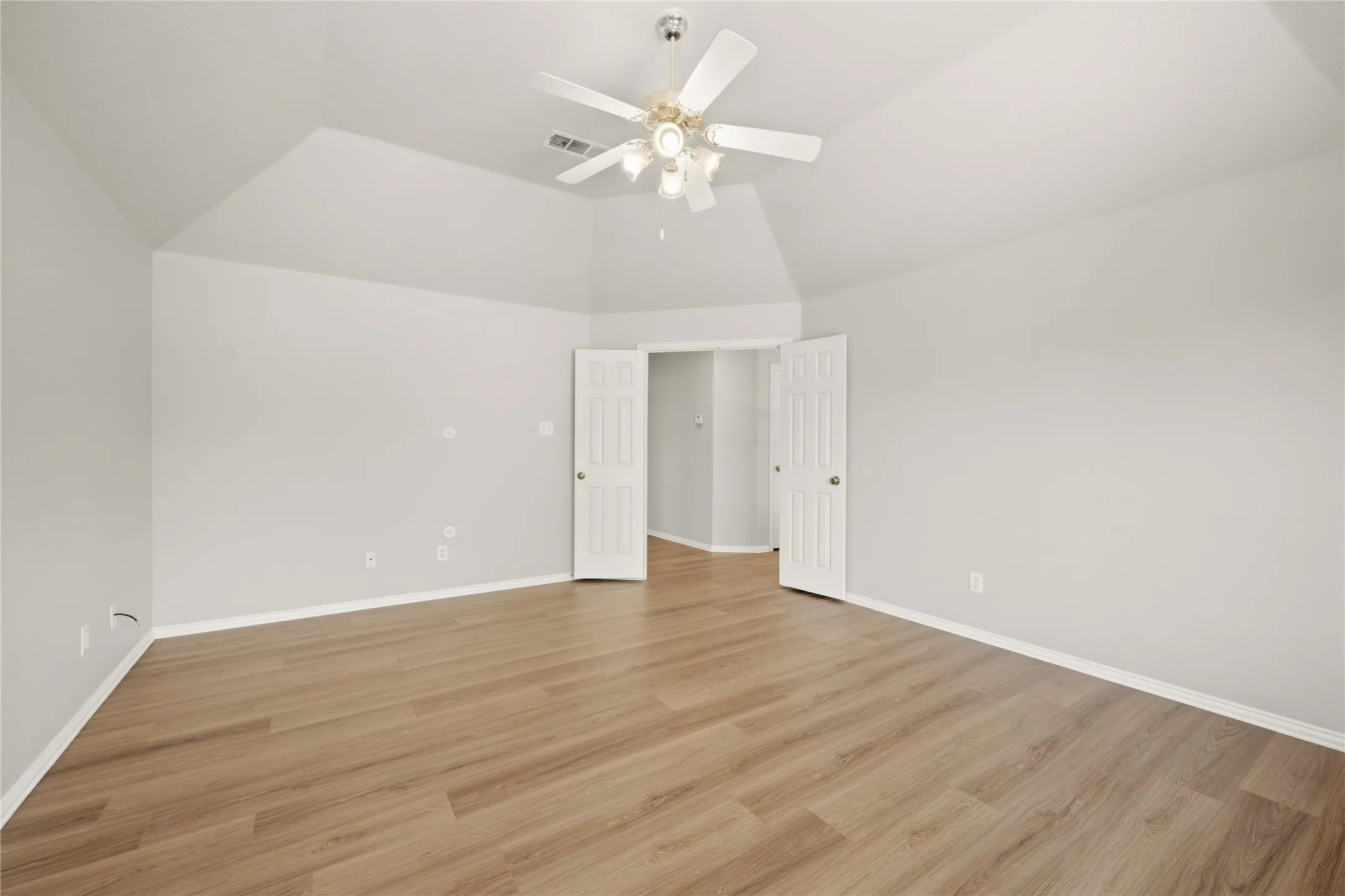 Single Family Residence For Sale in Tarrant County , 1209 Mesa Trail, Keller, Texas 76248, 5 Bedroom, 4 Bathroom, 2 Garage spaces, 3,622 Sqft, built in 2002, mls#21388499, Real Estate Agent in Keller, Homes For Sale in Tarrant county, Homes For Sale in Keller, Realtor in Keller Texas, Real Estate Brokerage Independent Realty Texas, Luminita Cordes Realtor