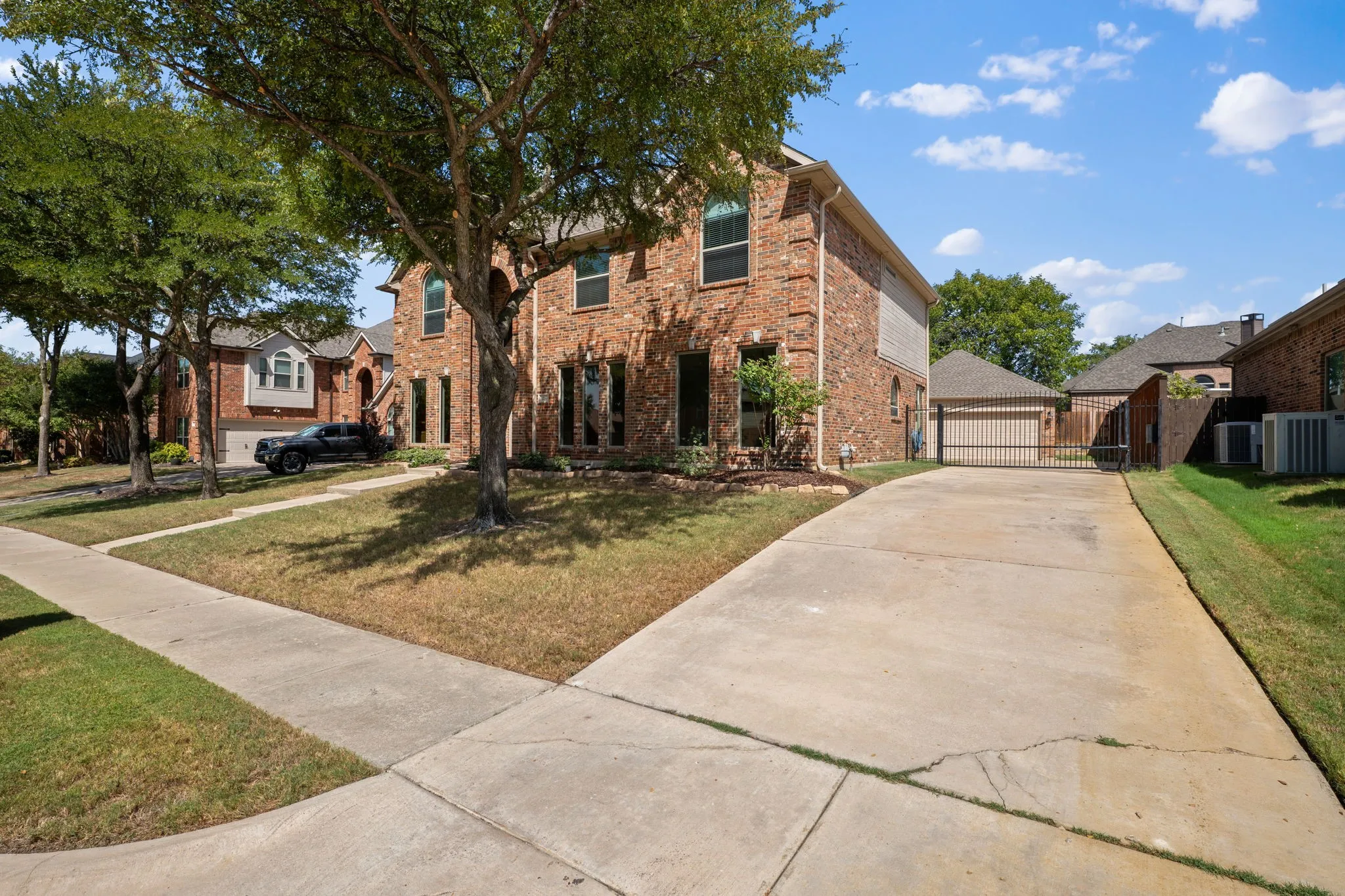Single Family Residence For Sale in Tarrant County , 1209 Mesa Trail, Keller, Texas 76248, 5 Bedroom, 4 Bathroom, 2 Garage spaces, 3,622 Sqft, built in 2002, mls#21388499, Real Estate Agent in Keller, Homes For Sale in Tarrant county, Homes For Sale in Keller, Realtor in Keller Texas, Real Estate Brokerage Independent Realty Texas, Luminita Cordes Realtor