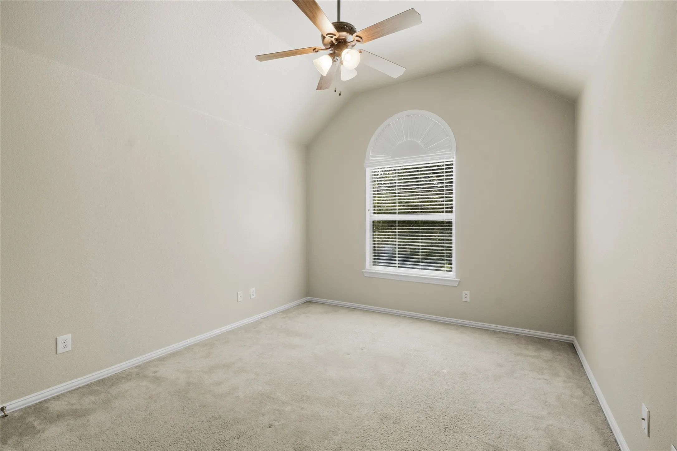 Single Family Residence For Sale in Tarrant County , 1209 Mesa Trail, Keller, Texas 76248, 5 Bedroom, 4 Bathroom, 2 Garage spaces, 3,622 Sqft, built in 2002, mls#21388499, Real Estate Agent in Keller, Homes For Sale in Tarrant county, Homes For Sale in Keller, Realtor in Keller Texas, Real Estate Brokerage Independent Realty Texas, Luminita Cordes Realtor