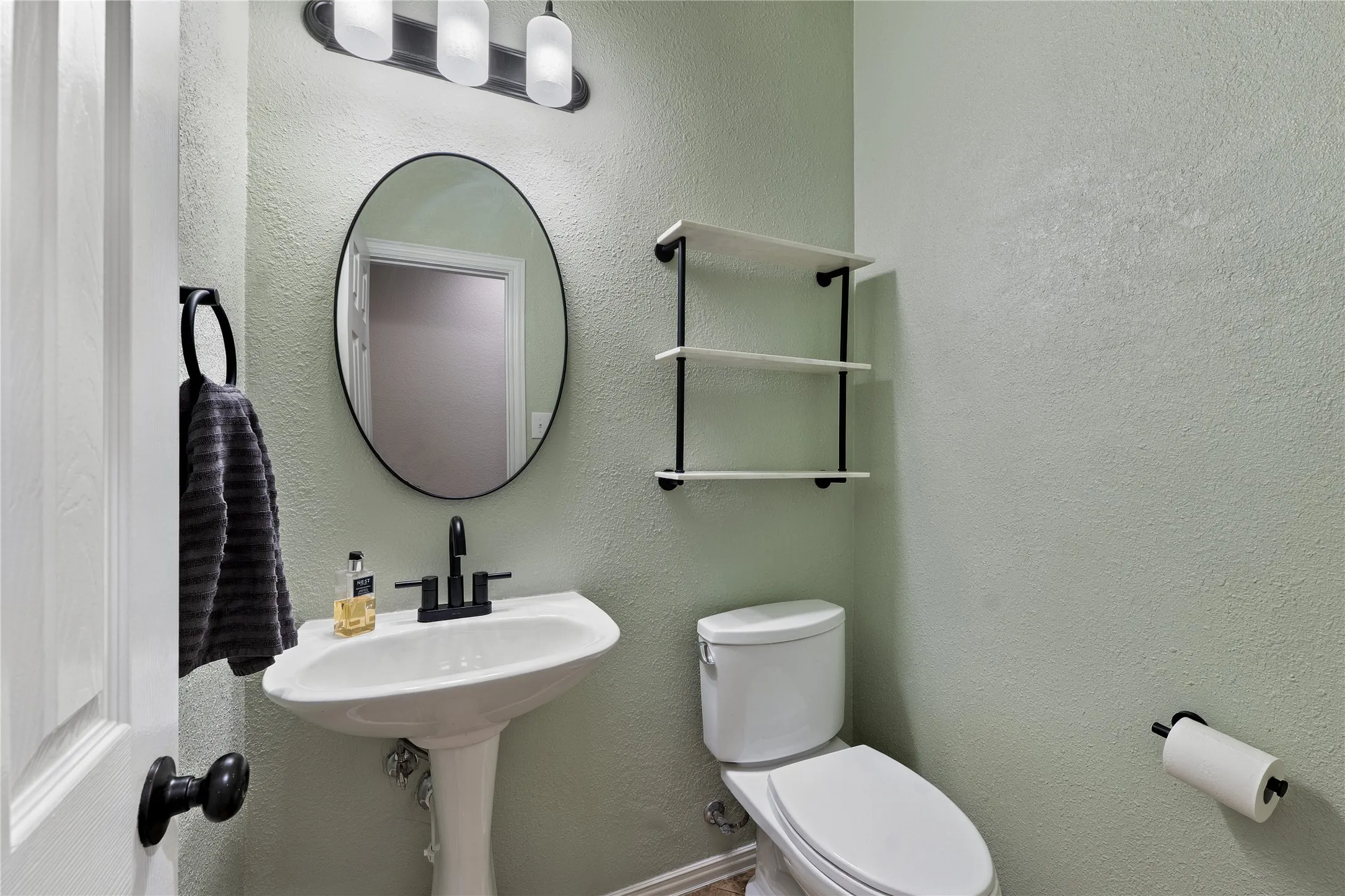 Single Family Residence For Sale in Tarrant County , 1209 Mesa Trail, Keller, Texas 76248, 5 Bedroom, 4 Bathroom, 2 Garage spaces, 3,622 Sqft, built in 2002, mls#21388499, Real Estate Agent in Keller, Homes For Sale in Tarrant county, Homes For Sale in Keller, Realtor in Keller Texas, Real Estate Brokerage Independent Realty Texas, Luminita Cordes Realtor