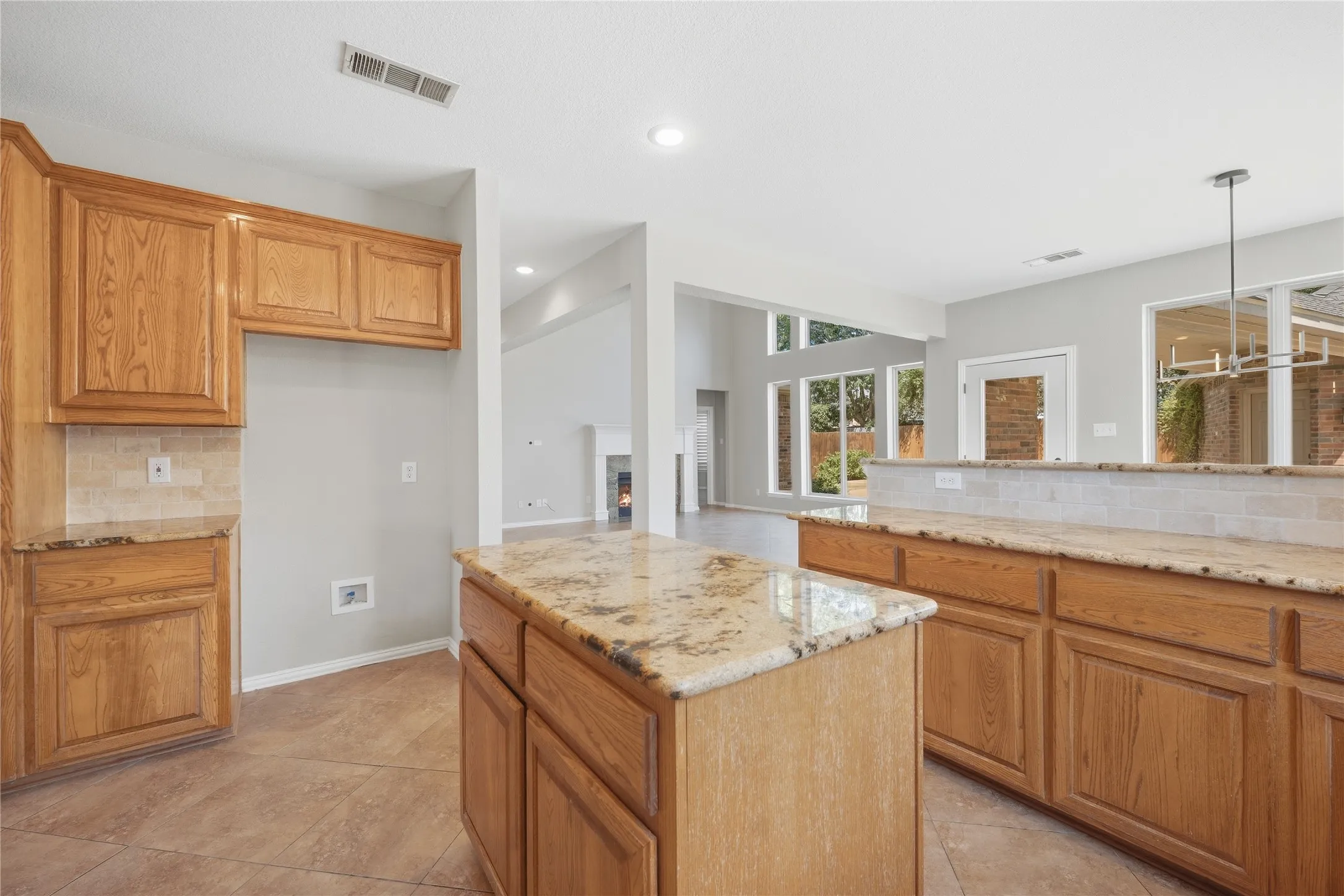 Single Family Residence For Sale in Tarrant County , 1209 Mesa Trail, Keller, Texas 76248, 5 Bedroom, 4 Bathroom, 2 Garage spaces, 3,622 Sqft, built in 2002, mls#21388499, Real Estate Agent in Keller, Homes For Sale in Tarrant county, Homes For Sale in Keller, Realtor in Keller Texas, Real Estate Brokerage Independent Realty Texas, Luminita Cordes Realtor