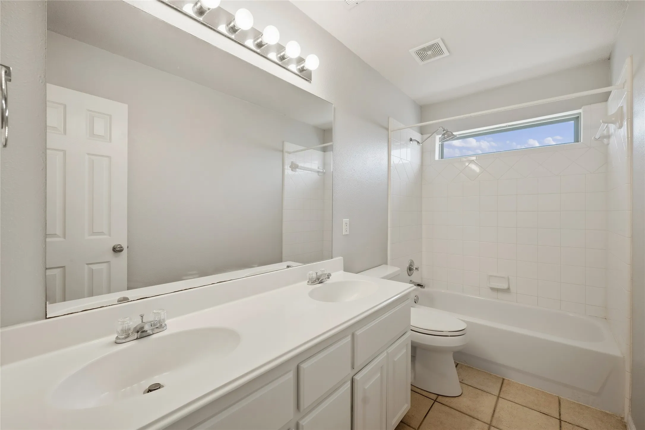 Single Family Residence For Sale in Tarrant County , 1209 Mesa Trail, Keller, Texas 76248, 5 Bedroom, 4 Bathroom, 2 Garage spaces, 3,622 Sqft, built in 2002, mls#21388499, Real Estate Agent in Keller, Homes For Sale in Tarrant county, Homes For Sale in Keller, Realtor in Keller Texas, Real Estate Brokerage Independent Realty Texas, Luminita Cordes Realtor