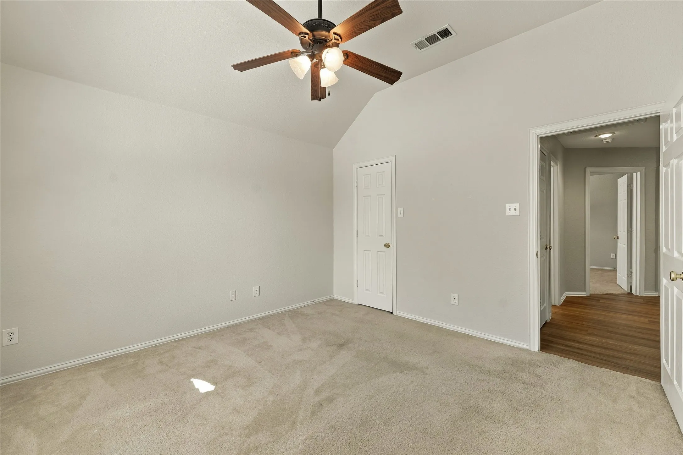 Single Family Residence For Sale in Tarrant County , 1209 Mesa Trail, Keller, Texas 76248, 5 Bedroom, 4 Bathroom, 2 Garage spaces, 3,622 Sqft, built in 2002, mls#21388499, Real Estate Agent in Keller, Homes For Sale in Tarrant county, Homes For Sale in Keller, Realtor in Keller Texas, Real Estate Brokerage Independent Realty Texas, Luminita Cordes Realtor