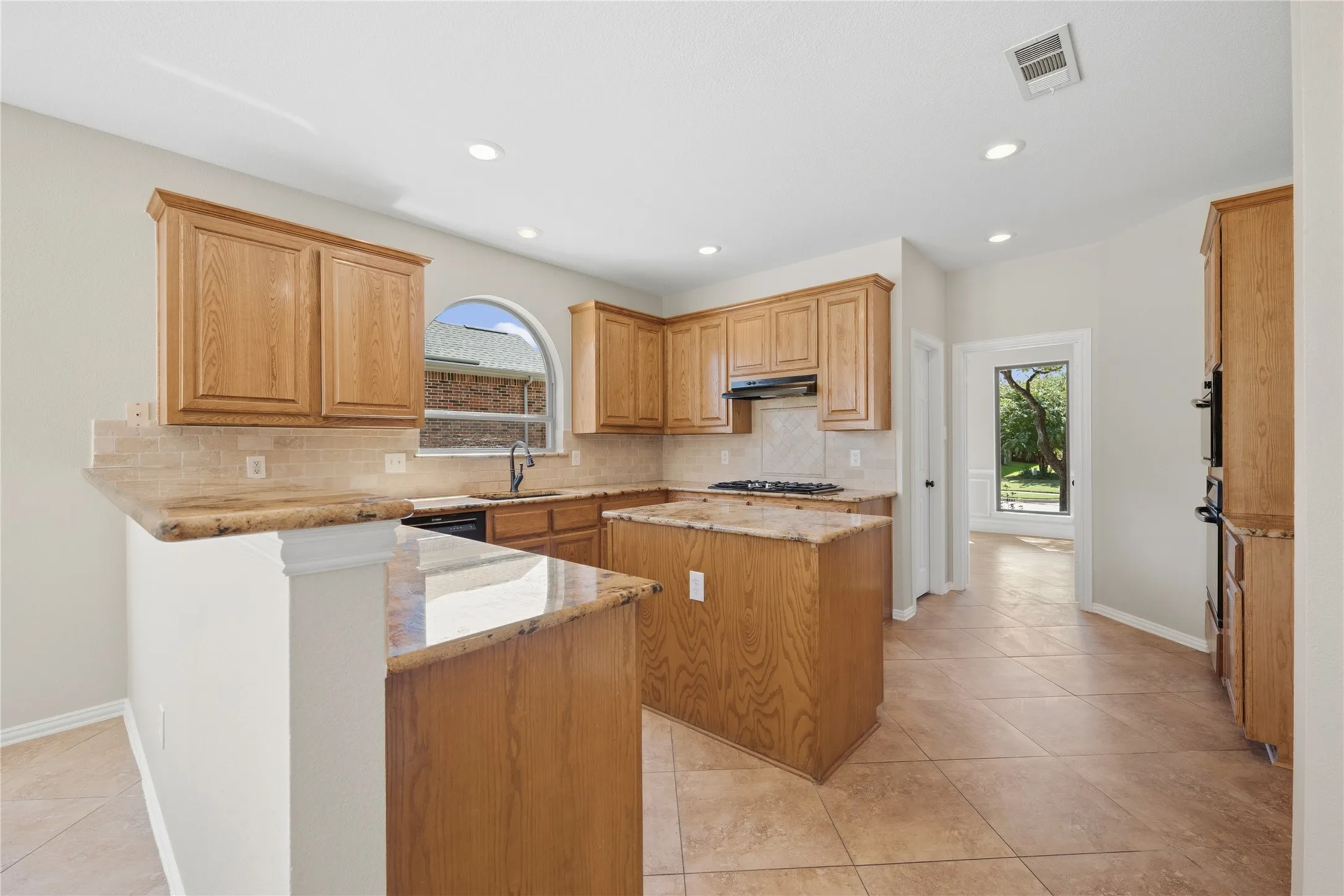Single Family Residence For Sale in Tarrant County , 1209 Mesa Trail, Keller, Texas 76248, 5 Bedroom, 4 Bathroom, 2 Garage spaces, 3,622 Sqft, built in 2002, mls#21388499, Real Estate Agent in Keller, Homes For Sale in Tarrant county, Homes For Sale in Keller, Realtor in Keller Texas, Real Estate Brokerage Independent Realty Texas, Luminita Cordes Realtor