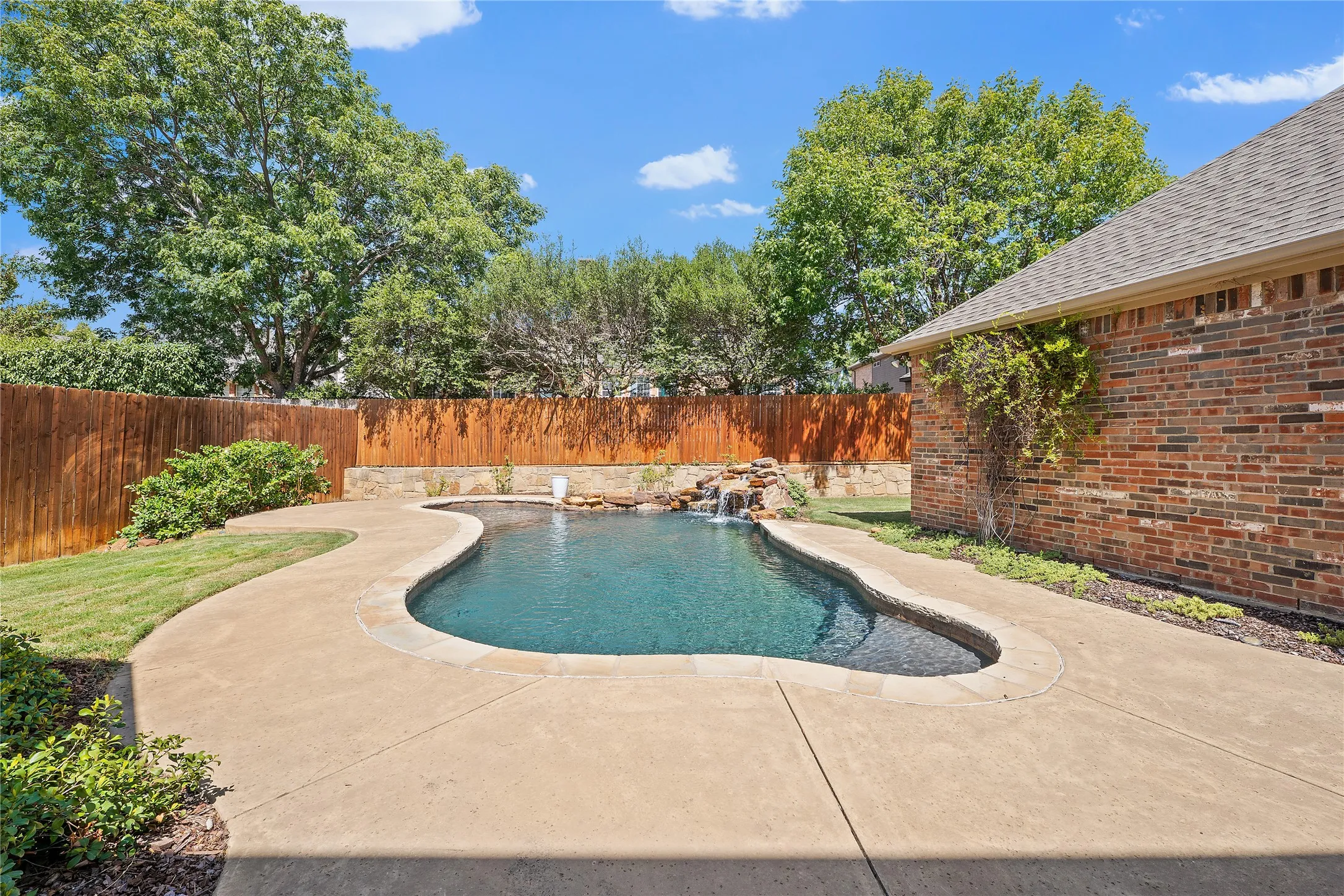 Single Family Residence For Sale in Tarrant County , 1209 Mesa Trail, Keller, Texas 76248, 5 Bedroom, 4 Bathroom, 2 Garage spaces, 3,622 Sqft, built in 2002, mls#21388499, Real Estate Agent in Keller, Homes For Sale in Tarrant county, Homes For Sale in Keller, Realtor in Keller Texas, Real Estate Brokerage Independent Realty Texas, Luminita Cordes Realtor