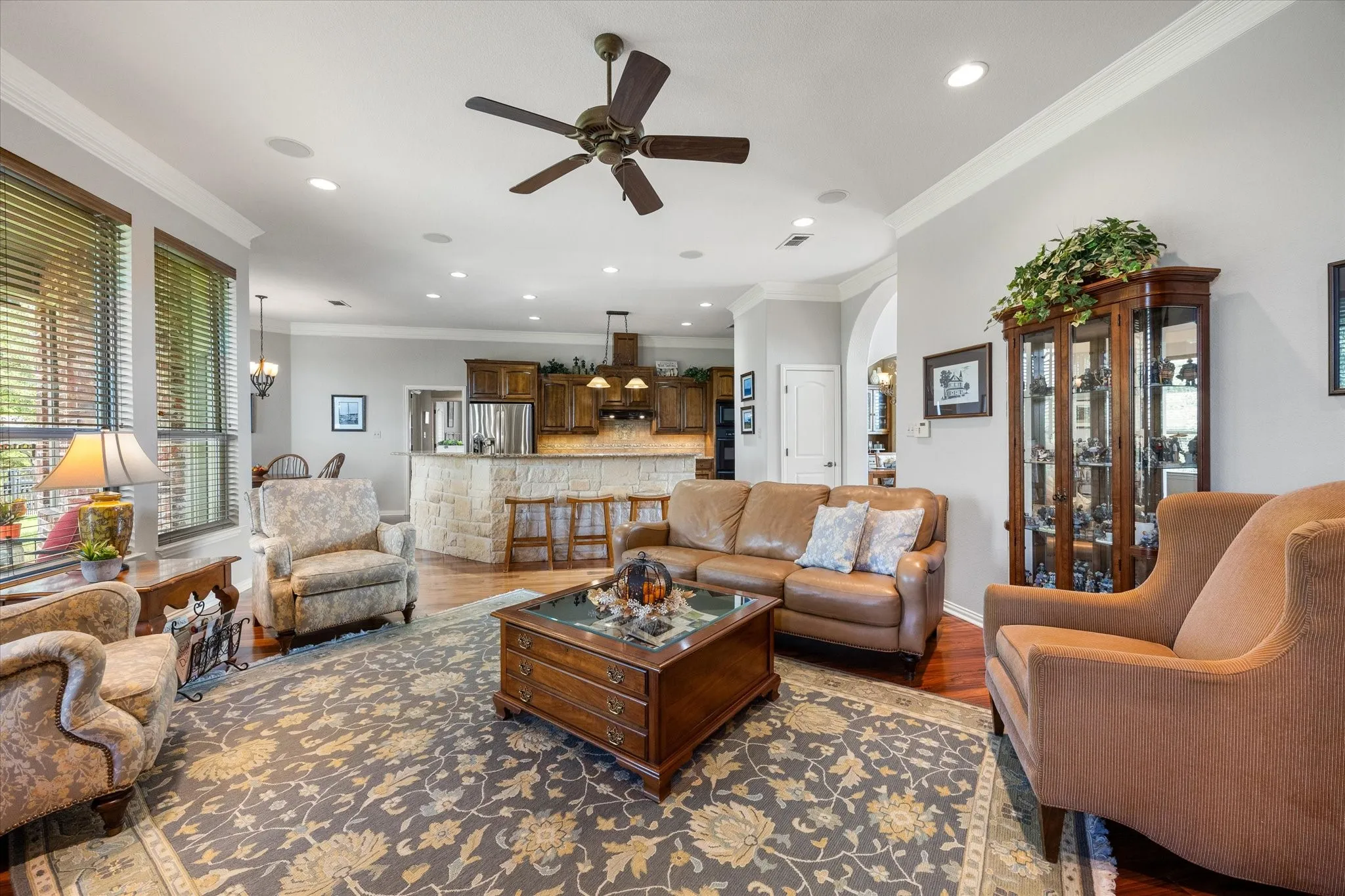 Single Family Residence For Sale in Hood County , 1616 Crow Creek Drive, Granbury, Texas 76049, 3 Bedroom, 3 Bathroom, 2 Garage spaces, 2,340 Sqft, built in 2004, mls#21386949, Real Estate Agent in Granbury, Homes For Sale in Hood county, Homes For Sale in Granbury, Realtor in Granbury Texas, Real Estate Brokerage Independent Realty Texas, Luminita Cordes Realtor