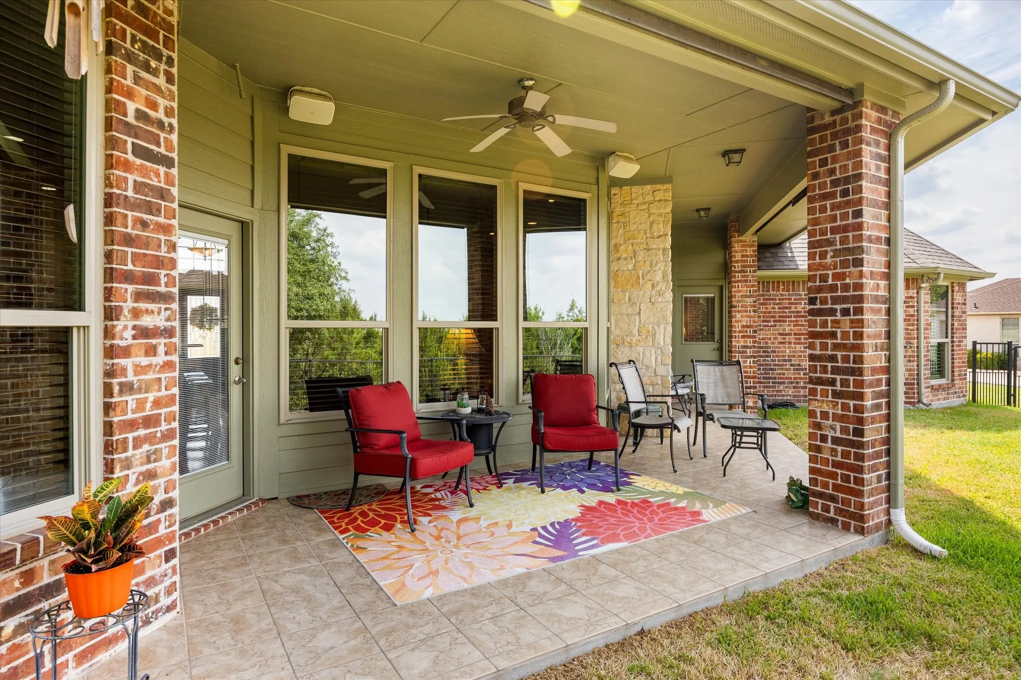 Single Family Residence For Sale in Hood County , 1616 Crow Creek Drive, Granbury, Texas 76049, 3 Bedroom, 3 Bathroom, 2 Garage spaces, 2,340 Sqft, built in 2004, mls#21386949, Real Estate Agent in Granbury, Homes For Sale in Hood county, Homes For Sale in Granbury, Realtor in Granbury Texas, Real Estate Brokerage Independent Realty Texas, Luminita Cordes Realtor