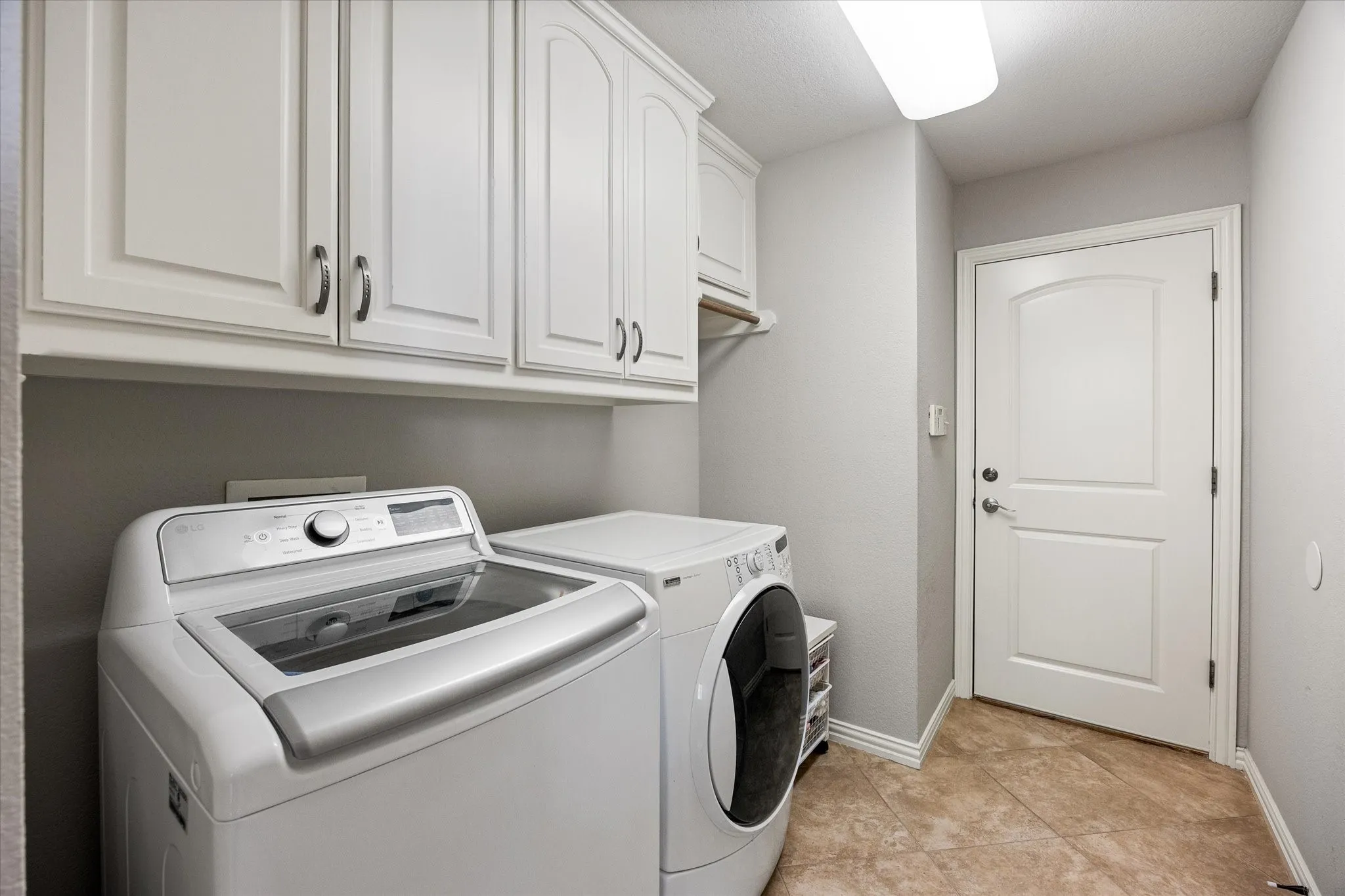 Single Family Residence For Sale in Hood County , 1616 Crow Creek Drive, Granbury, Texas 76049, 3 Bedroom, 3 Bathroom, 2 Garage spaces, 2,340 Sqft, built in 2004, mls#21386949, Real Estate Agent in Granbury, Homes For Sale in Hood county, Homes For Sale in Granbury, Realtor in Granbury Texas, Real Estate Brokerage Independent Realty Texas, Luminita Cordes Realtor