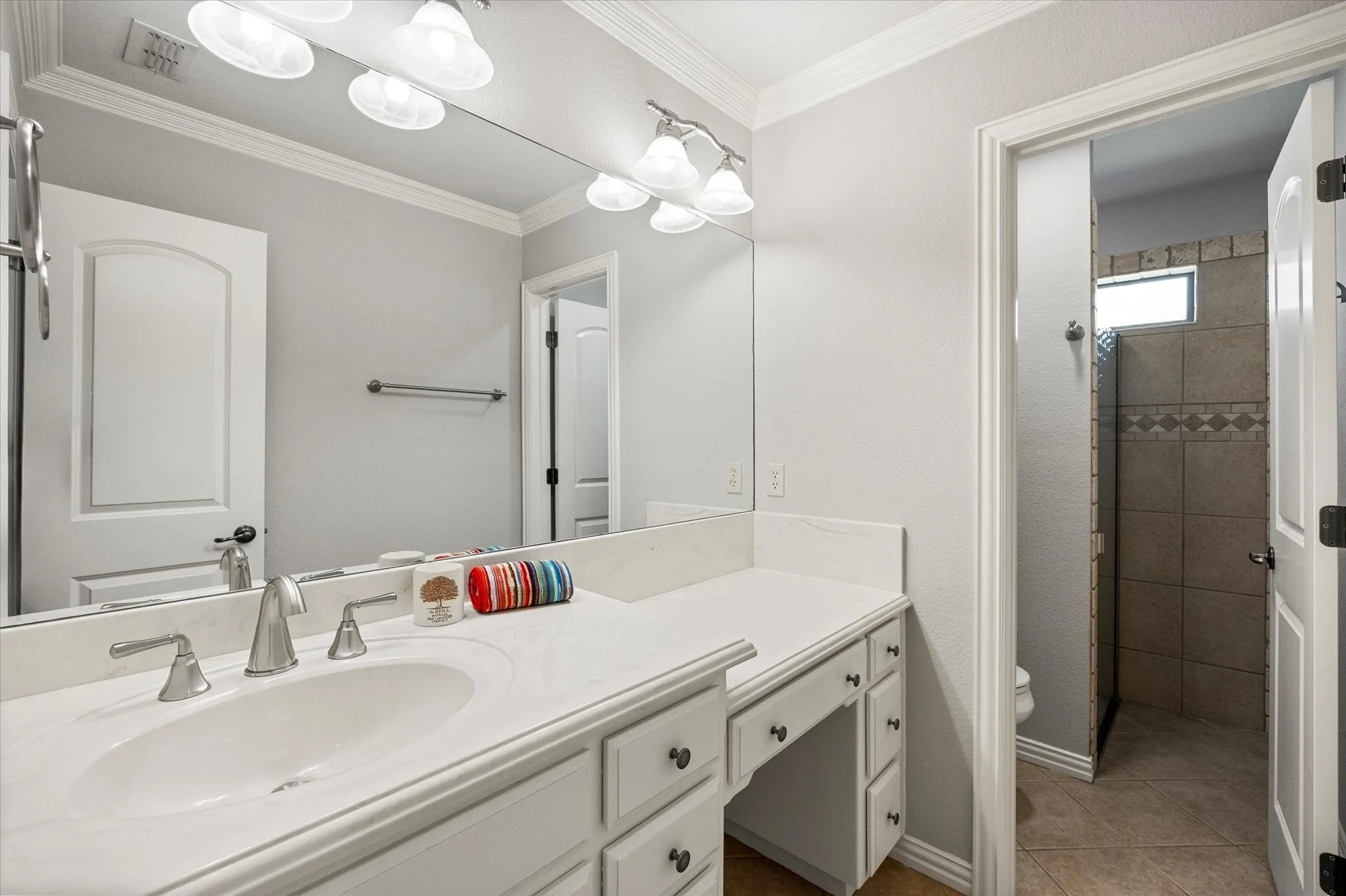 Full bath for bedrooms 2 & 3