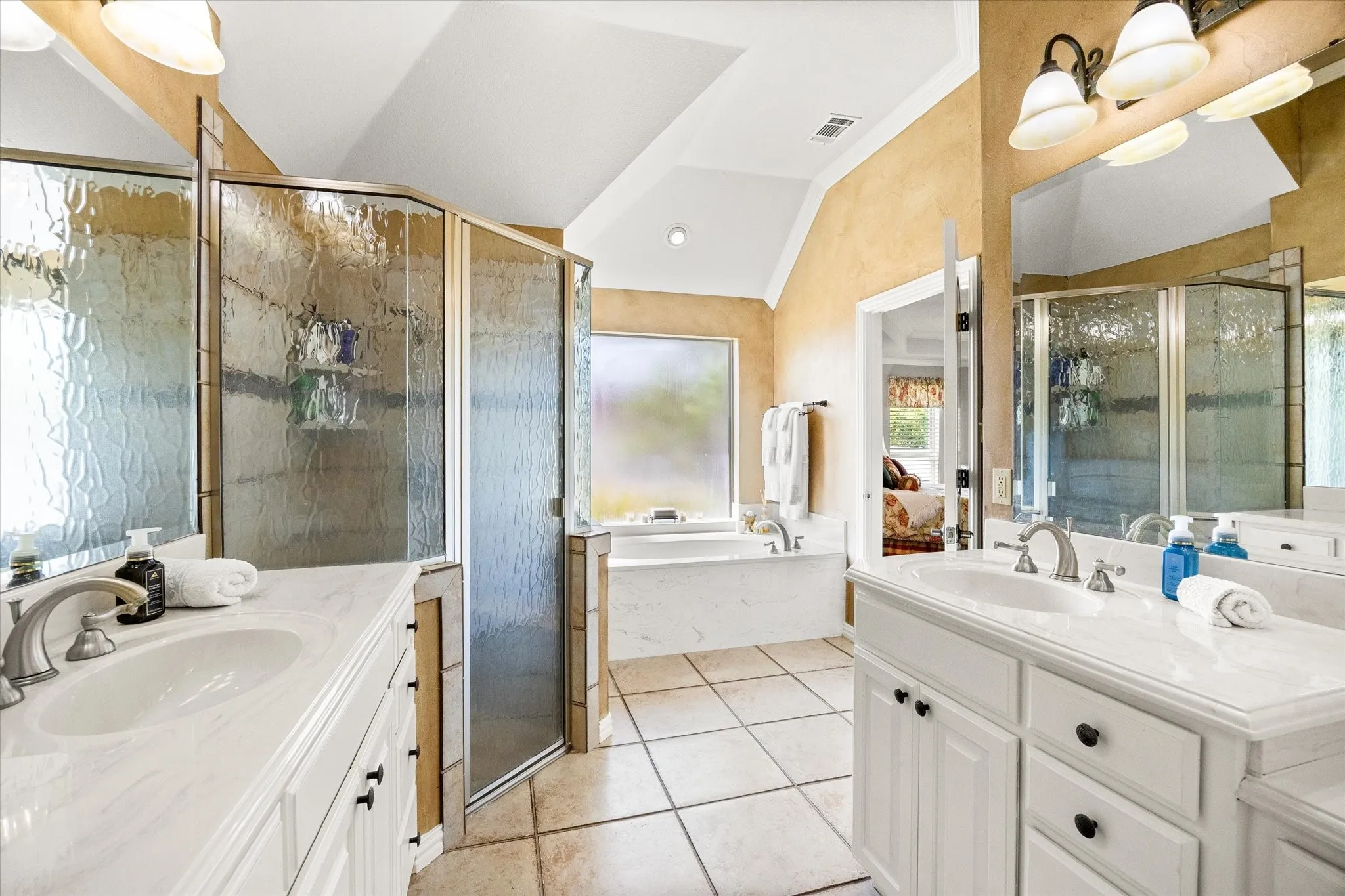 Single Family Residence For Sale in Hood County , 1616 Crow Creek Drive, Granbury, Texas 76049, 3 Bedroom, 3 Bathroom, 2 Garage spaces, 2,340 Sqft, built in 2004, mls#21386949, Real Estate Agent in Granbury, Homes For Sale in Hood county, Homes For Sale in Granbury, Realtor in Granbury Texas, Real Estate Brokerage Independent Realty Texas, Luminita Cordes Realtor