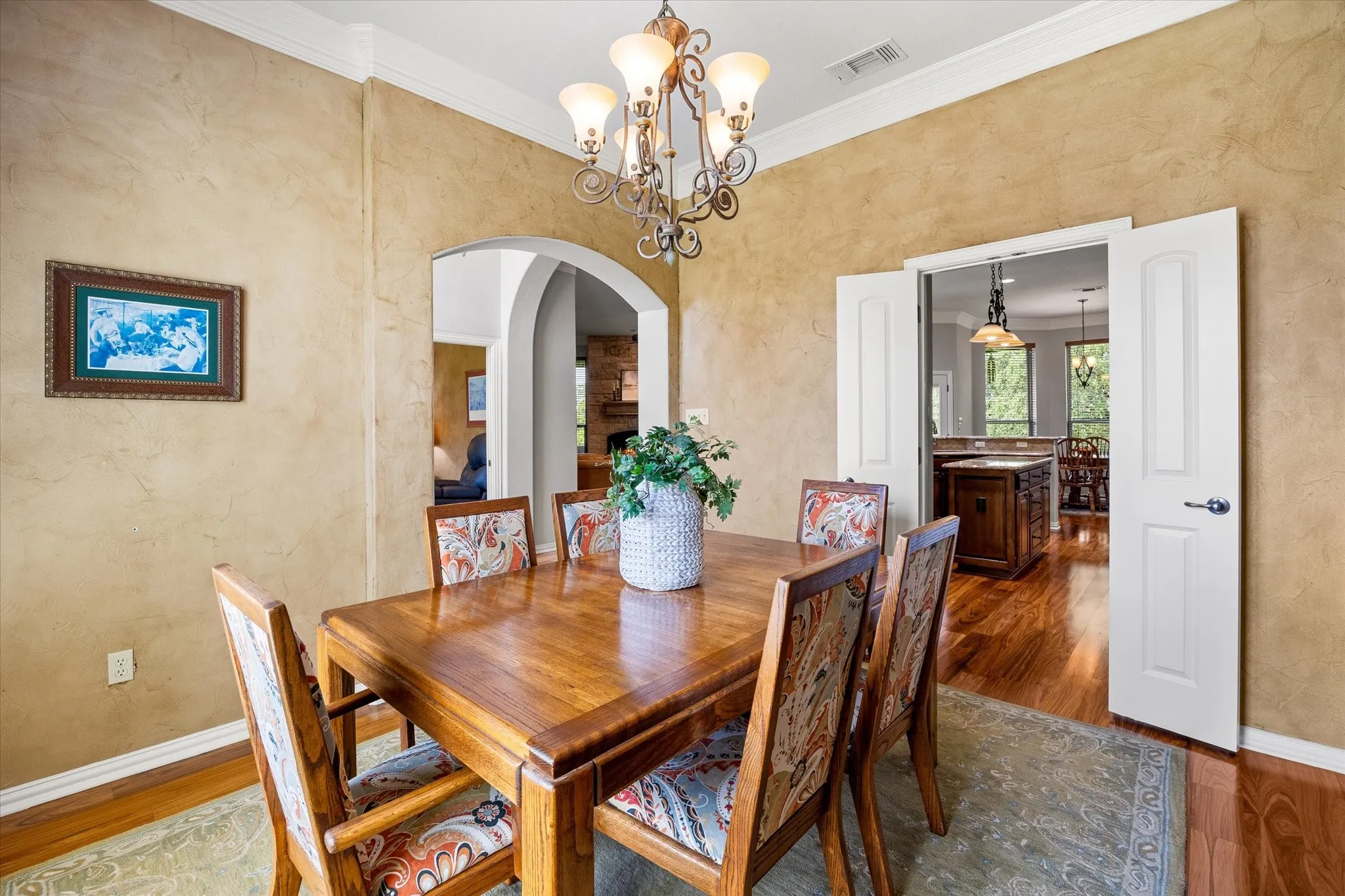 Single Family Residence For Sale in Hood County , 1616 Crow Creek Drive, Granbury, Texas 76049, 3 Bedroom, 3 Bathroom, 2 Garage spaces, 2,340 Sqft, built in 2004, mls#21386949, Real Estate Agent in Granbury, Homes For Sale in Hood county, Homes For Sale in Granbury, Realtor in Granbury Texas, Real Estate Brokerage Independent Realty Texas, Luminita Cordes Realtor