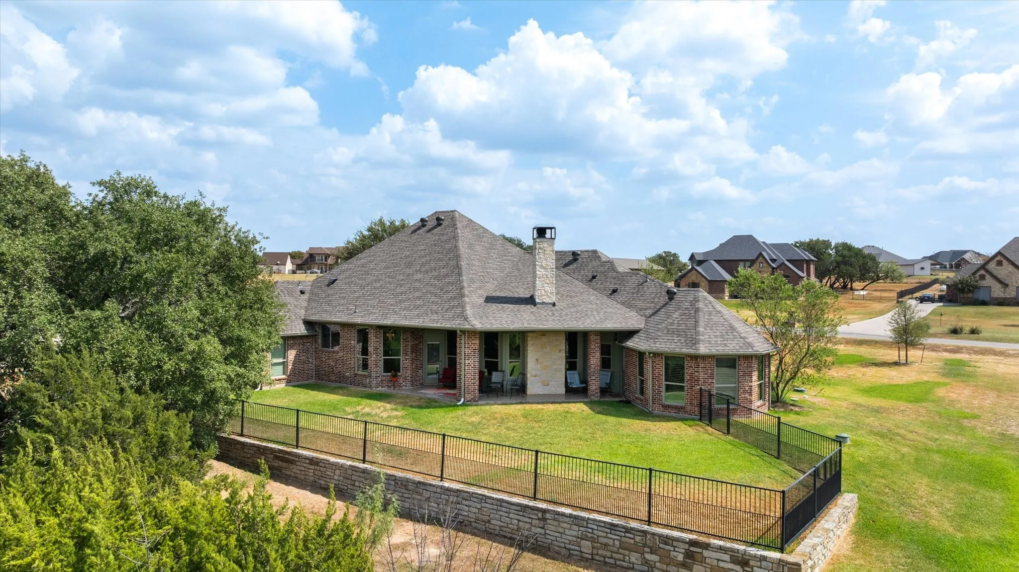 Single Family Residence For Sale in Hood County , 1616 Crow Creek Drive, Granbury, Texas 76049, 3 Bedroom, 3 Bathroom, 2 Garage spaces, 2,340 Sqft, built in 2004, mls#21386949, Real Estate Agent in Granbury, Homes For Sale in Hood county, Homes For Sale in Granbury, Realtor in Granbury Texas, Real Estate Brokerage Independent Realty Texas, Luminita Cordes Realtor